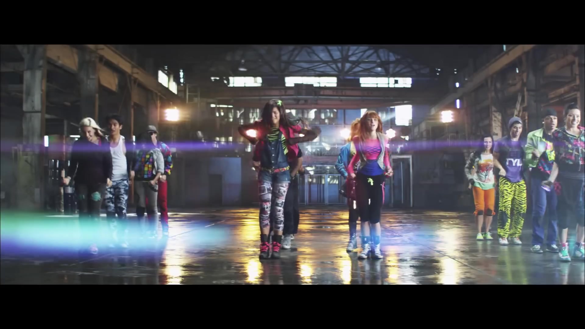 bellathornedaily_Watchme_shakeitup_mv_000064.jpg bellathornedaily_Watchme_shakeitup_mv_000064.jpg