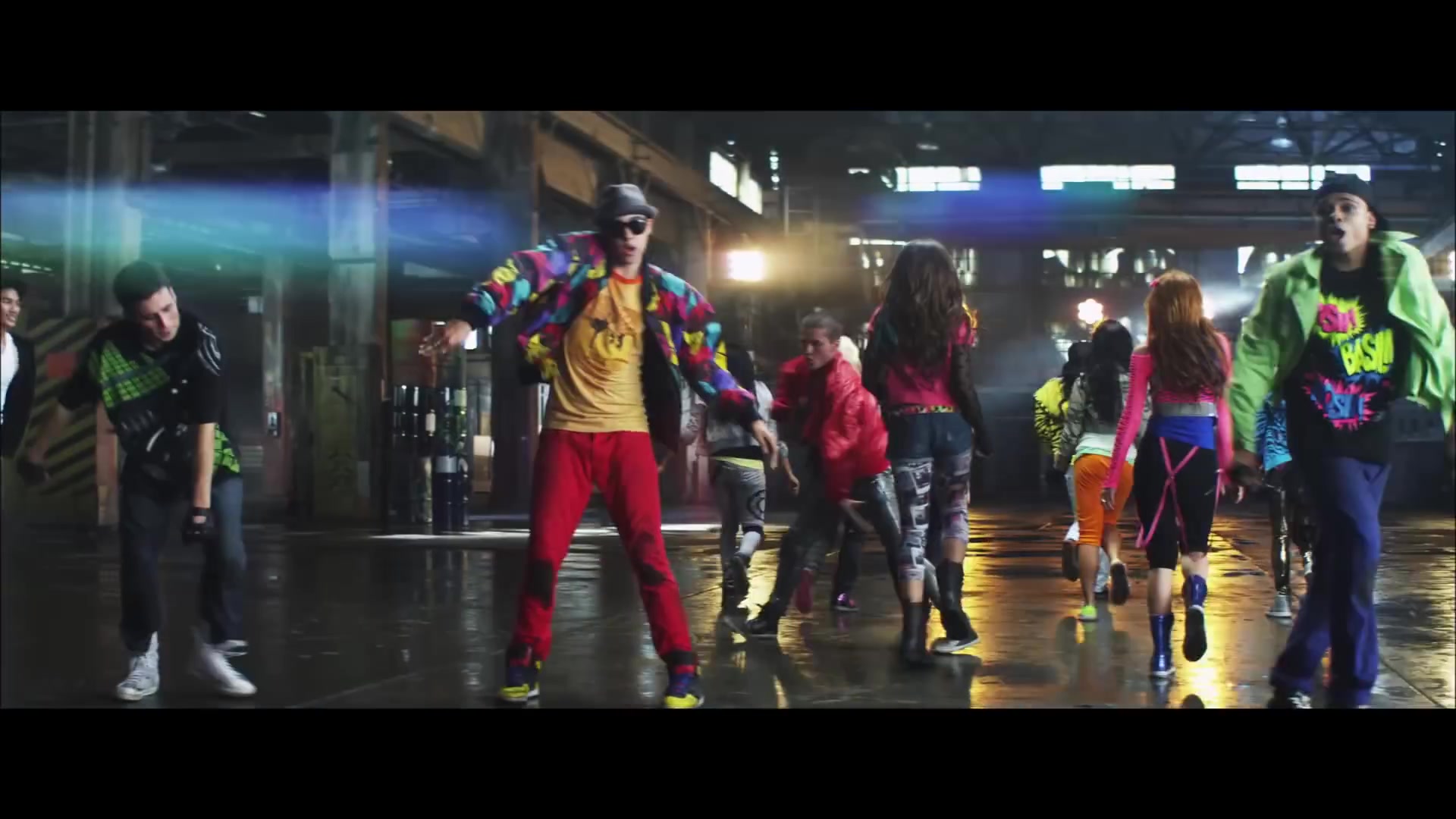 bellathornedaily_Watchme_shakeitup_mv_000072.jpg bellathornedaily_Watchme_shakeitup_mv_000072.jpg