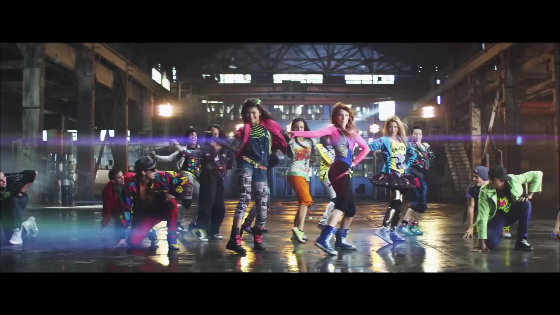 bellathornedaily_Watchme_shakeitup_mv_000076.jpg