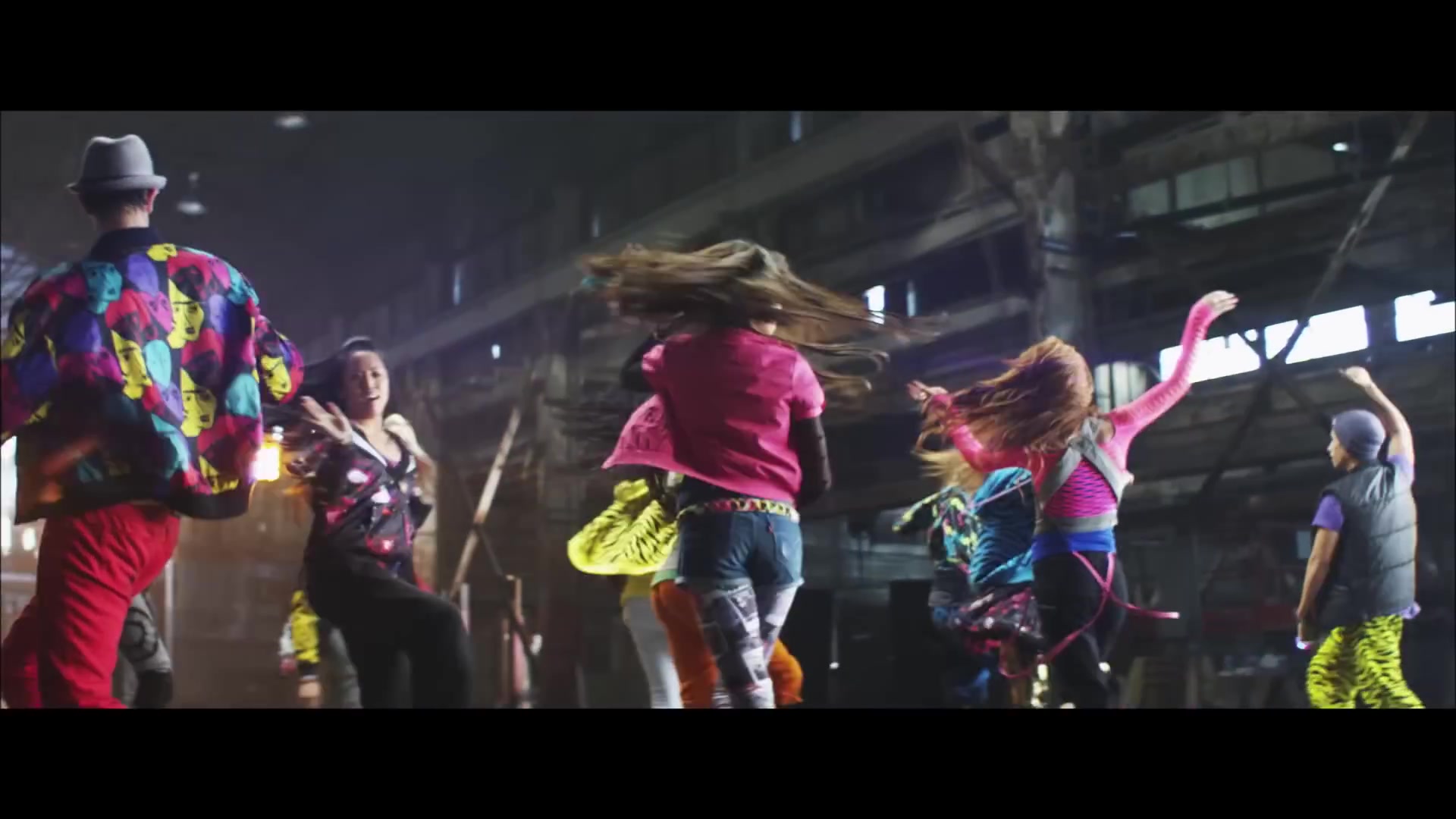 bellathornedaily_Watchme_shakeitup_mv_000086.jpg