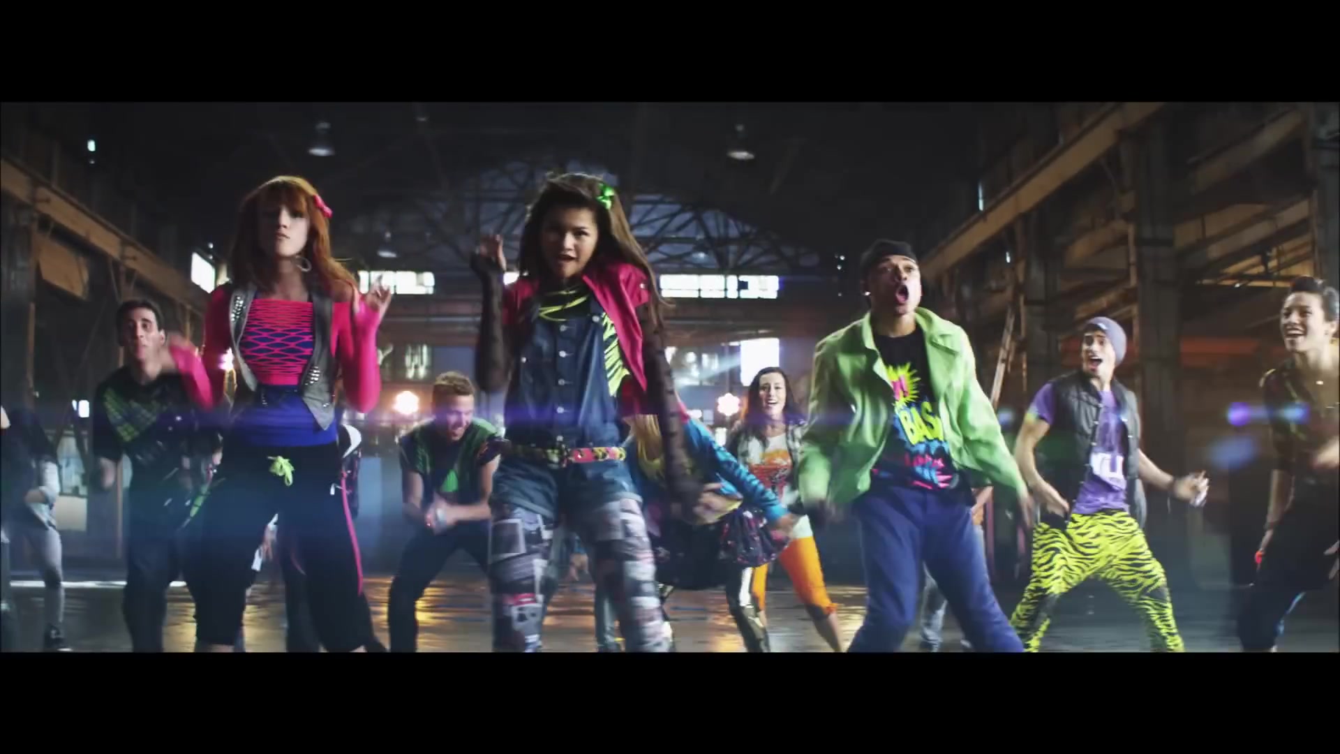 bellathornedaily_Watchme_shakeitup_mv_000145.jpg