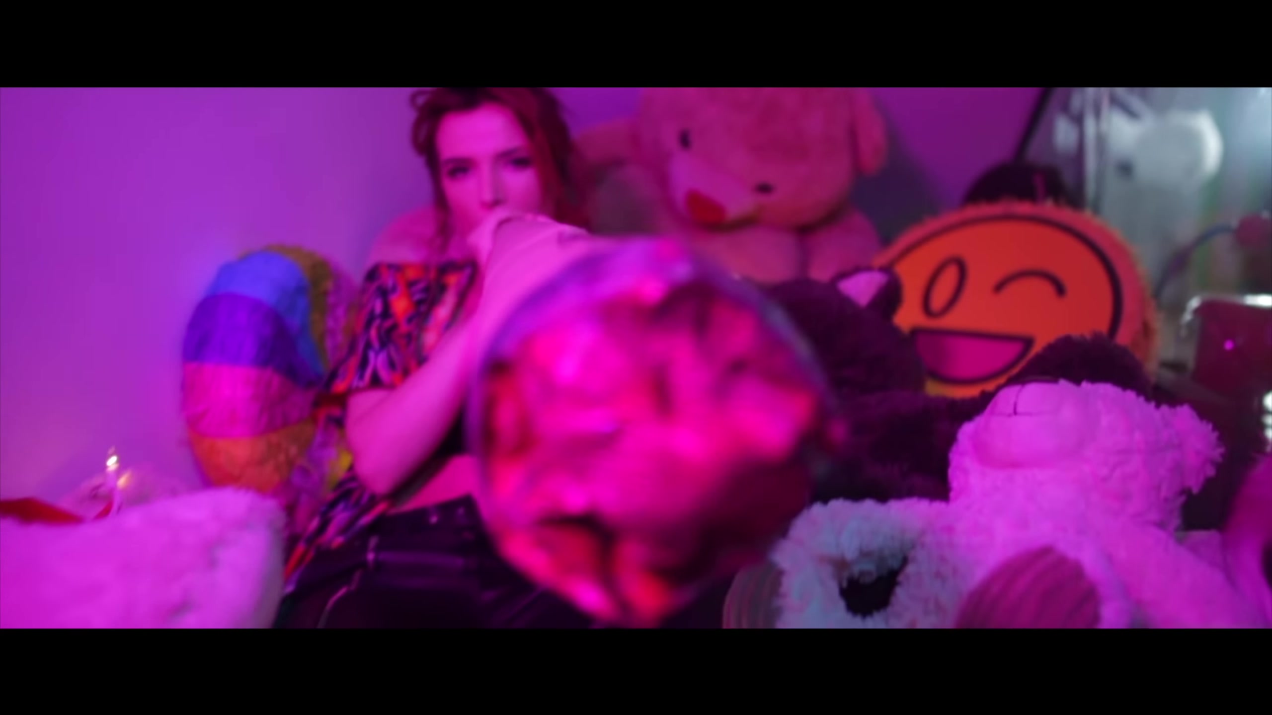 bellathornedaily_cLOUT_9_mv_000131.jpg