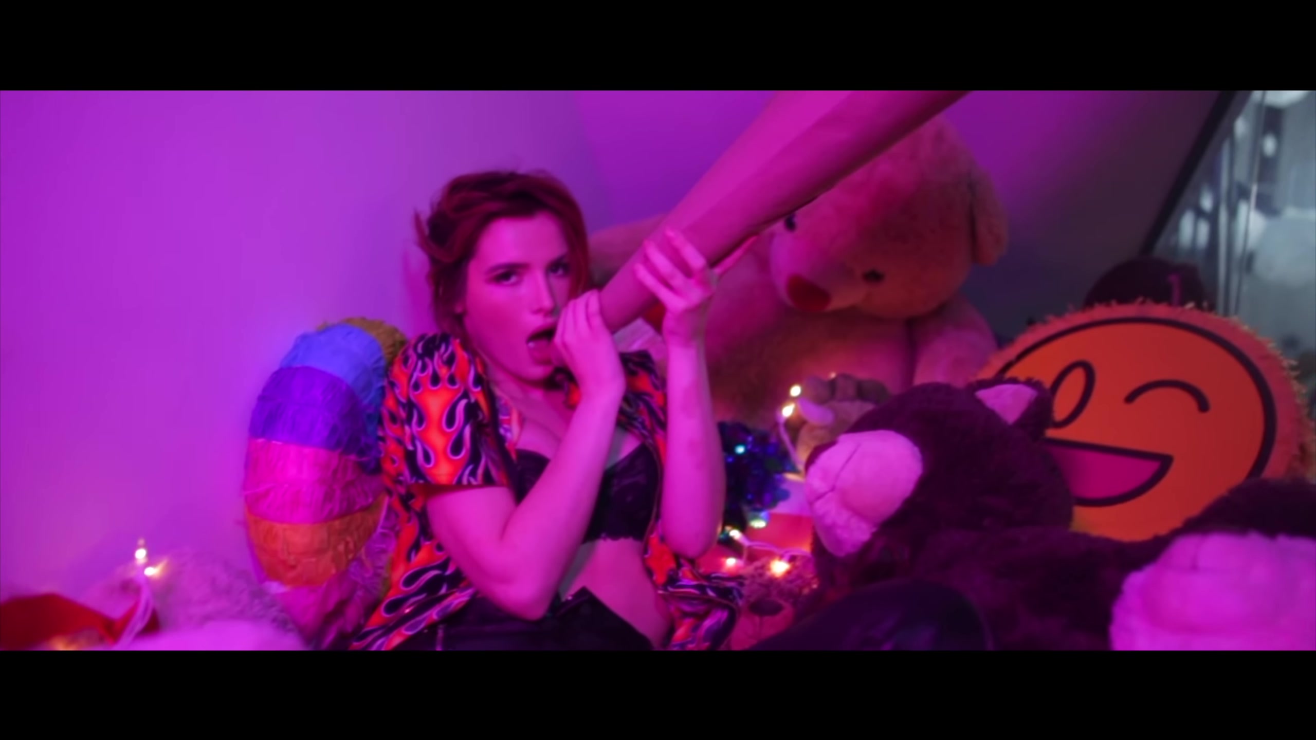 bellathornedaily_cLOUT_9_mv_000214.jpg