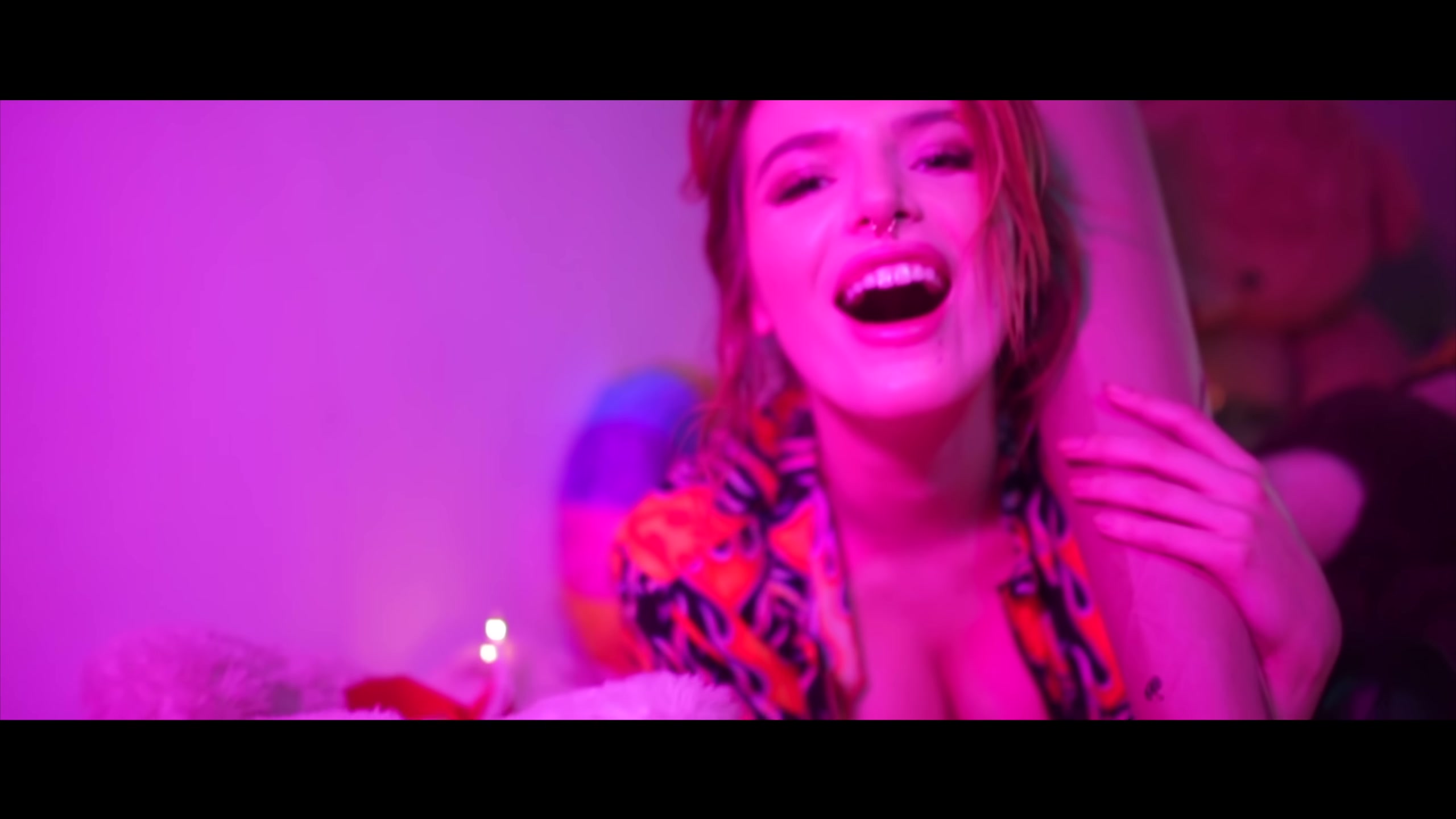 bellathornedaily_cLOUT_9_mv_000217.jpg
