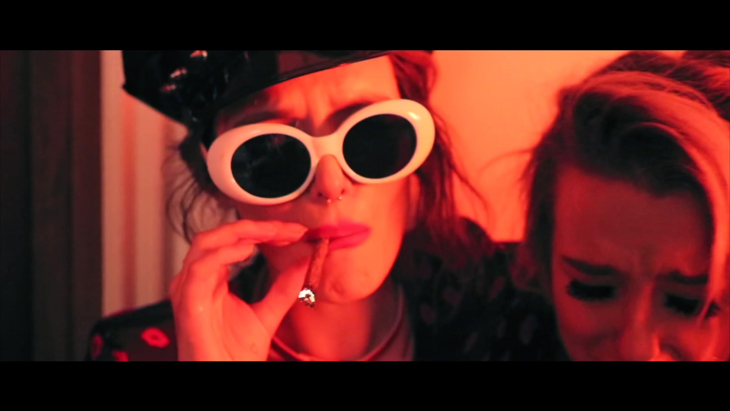 bellathornedaily_cLOUT_9_mv_000300.jpg