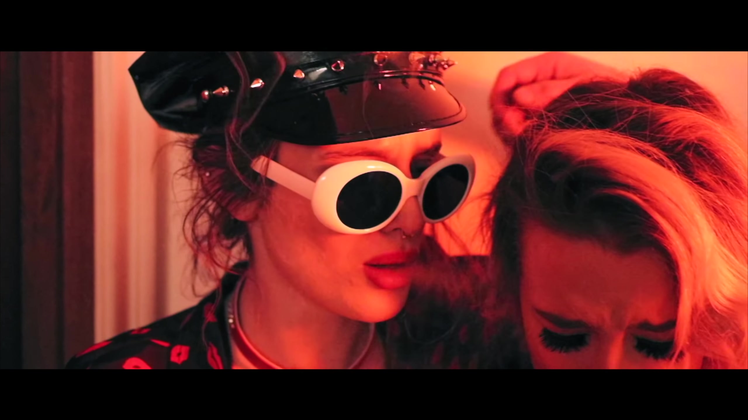 bellathornedaily_cLOUT_9_mv_000303.jpg