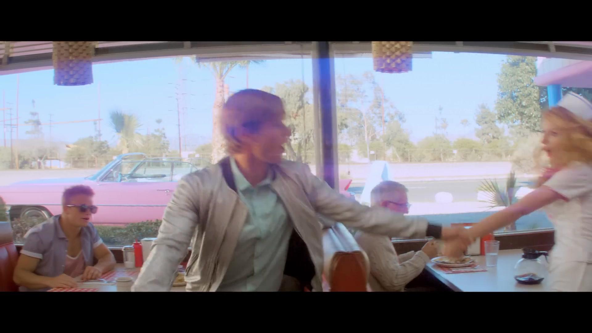 bellathornedaily_callitwhatever_screencaps_000107.jpg