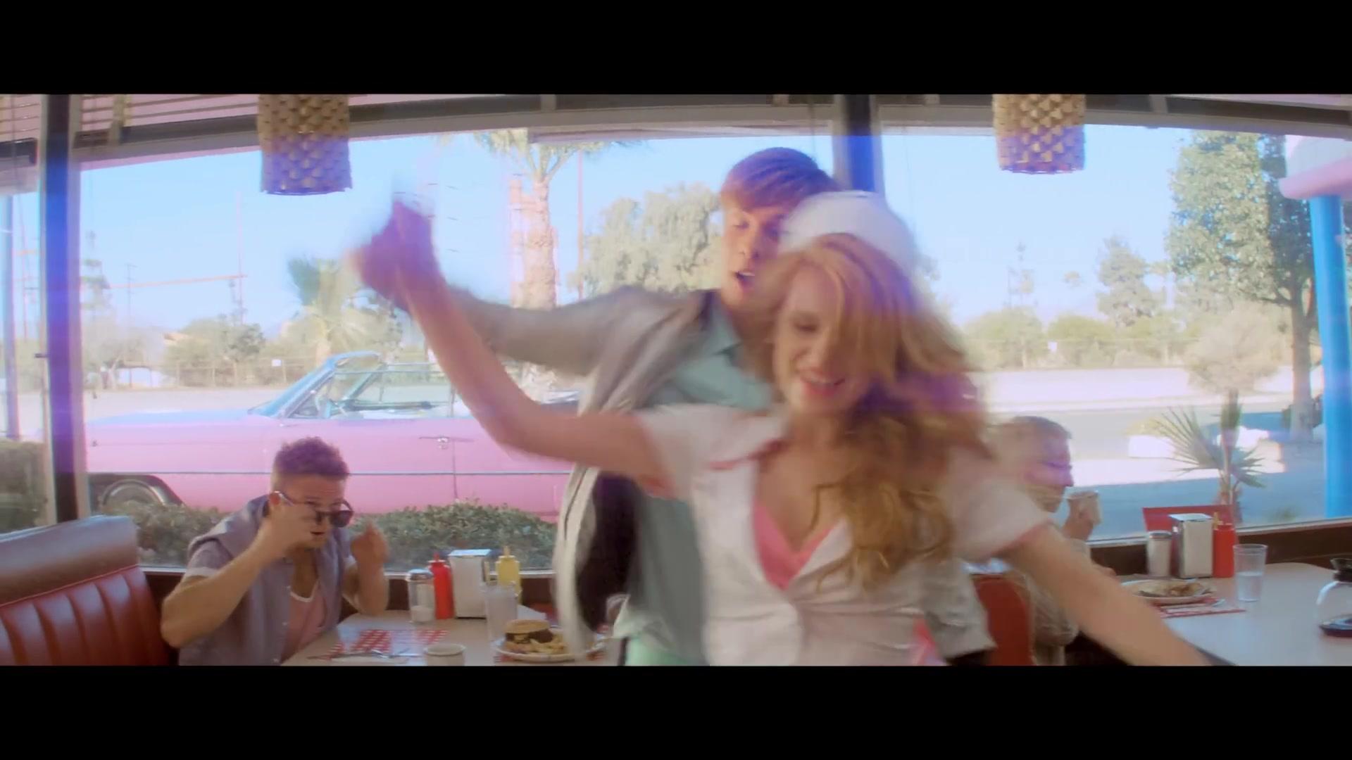 bellathornedaily_callitwhatever_screencaps_000109.jpg