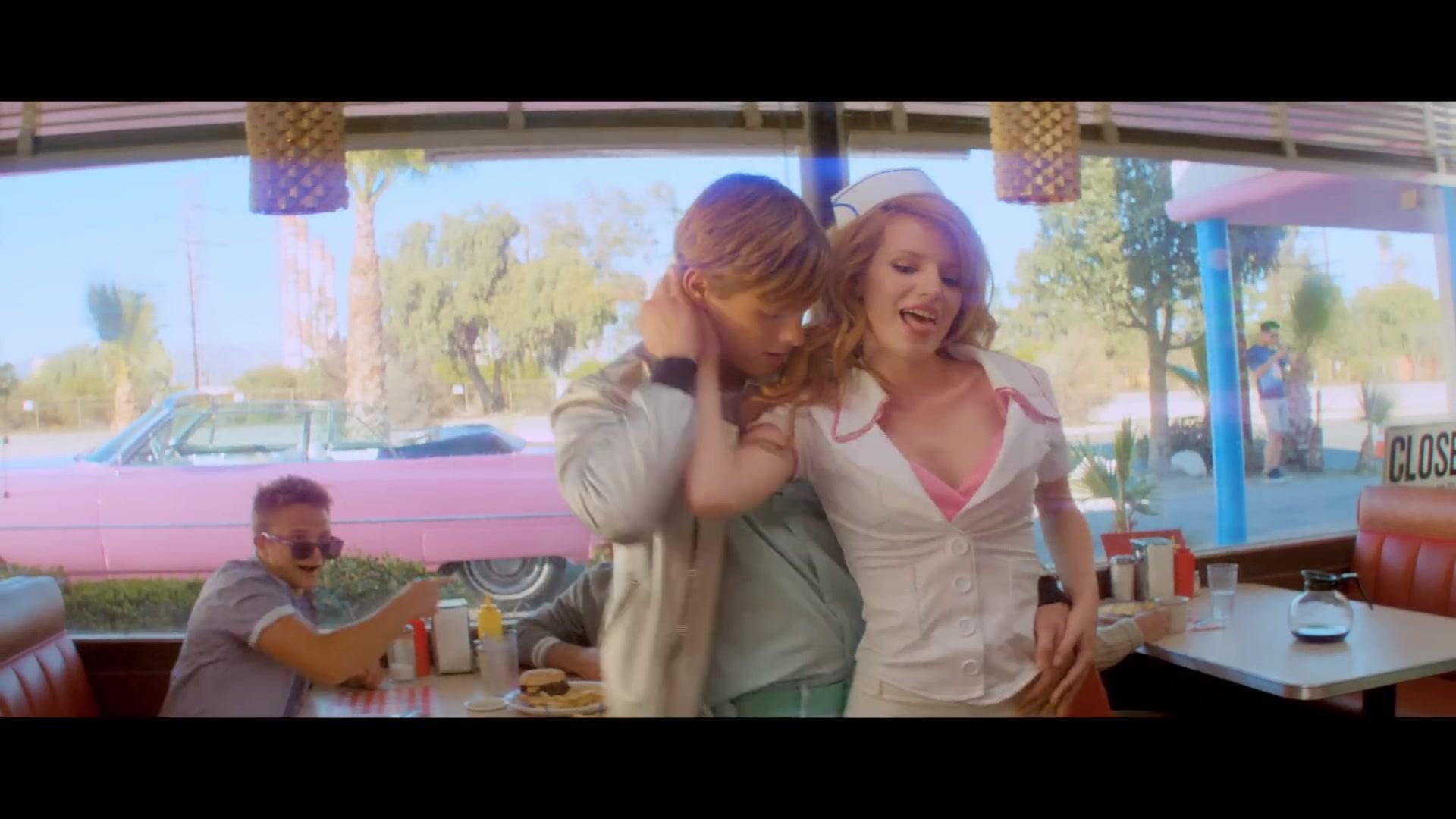 bellathornedaily_callitwhatever_screencaps_000124.jpg