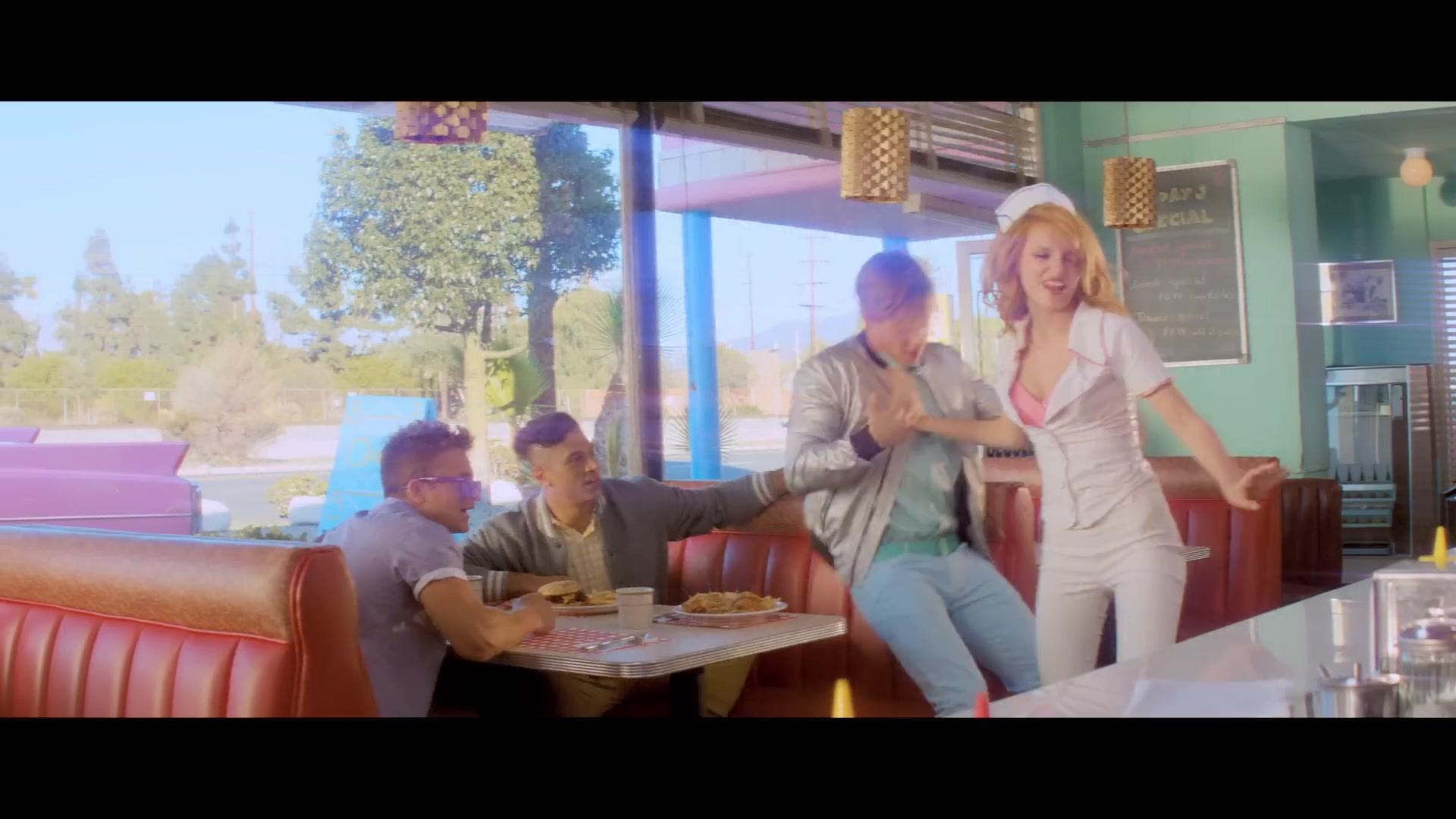 bellathornedaily_callitwhatever_screencaps_000127.jpg