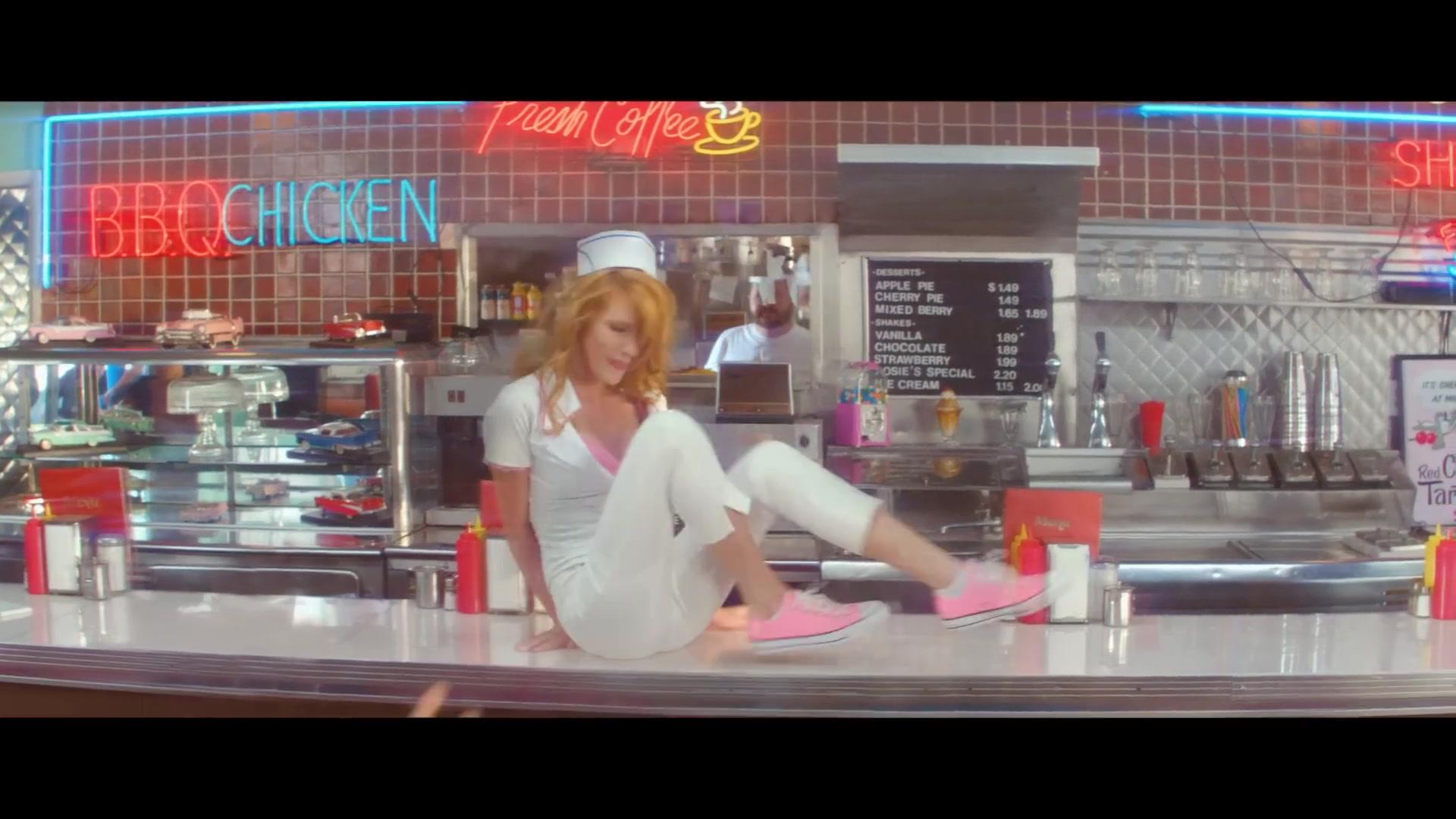 bellathornedaily_callitwhatever_screencaps_000131.jpg