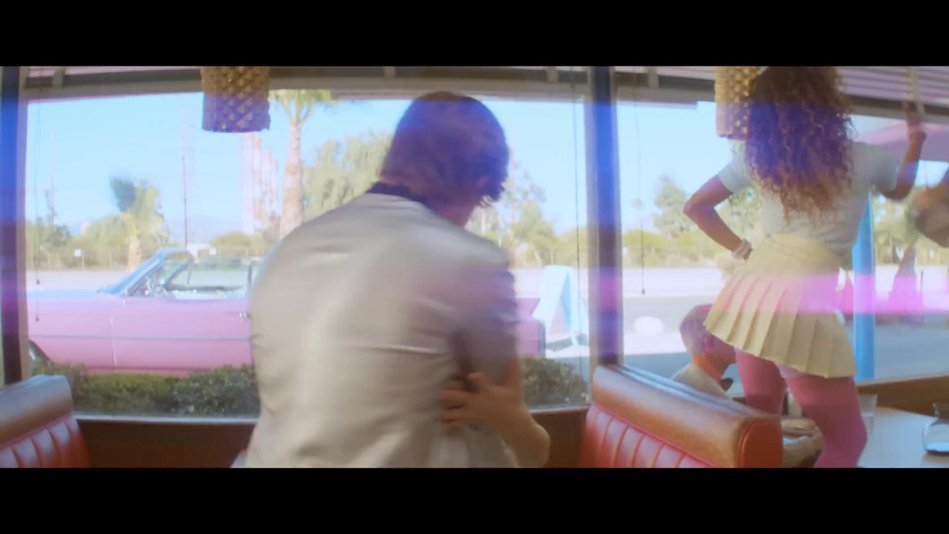 bellathornedaily_callitwhatever_screencaps_000160.jpg