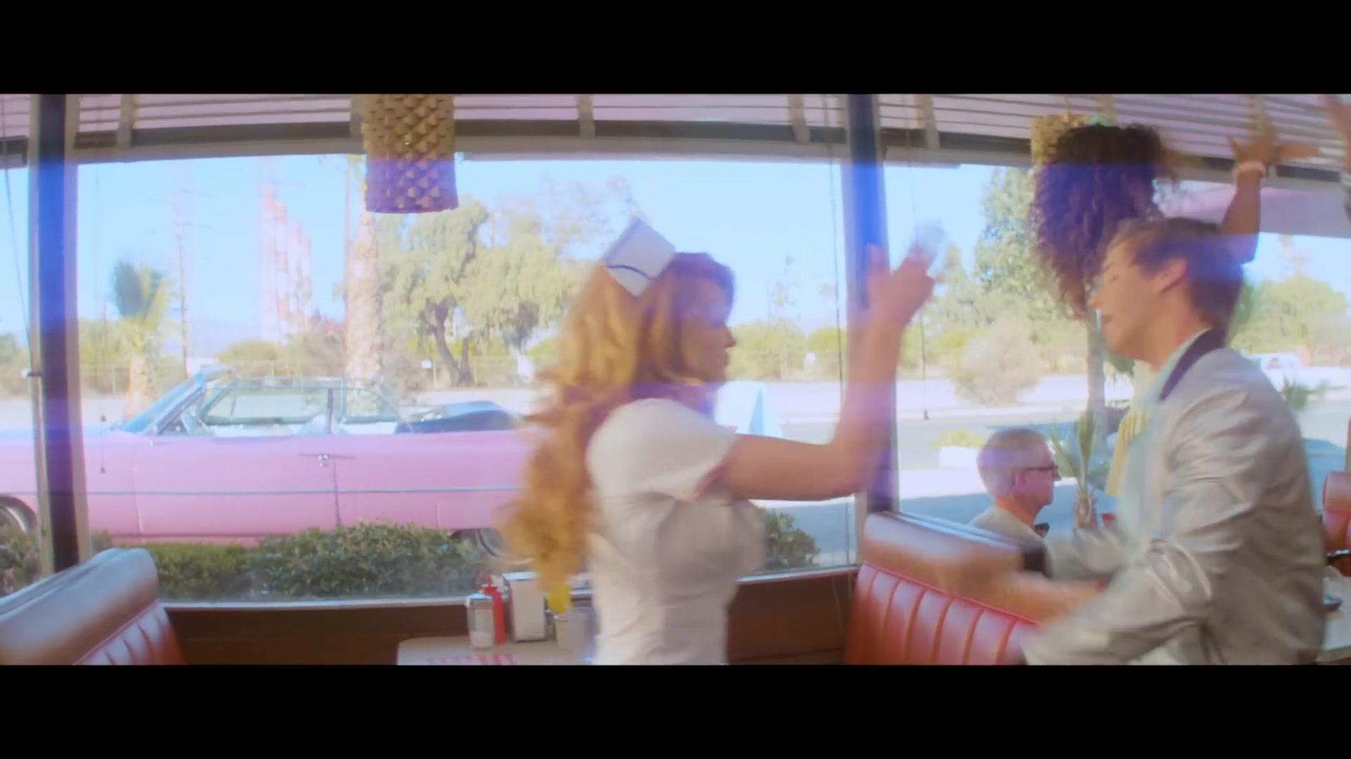 bellathornedaily_callitwhatever_screencaps_000174.jpg