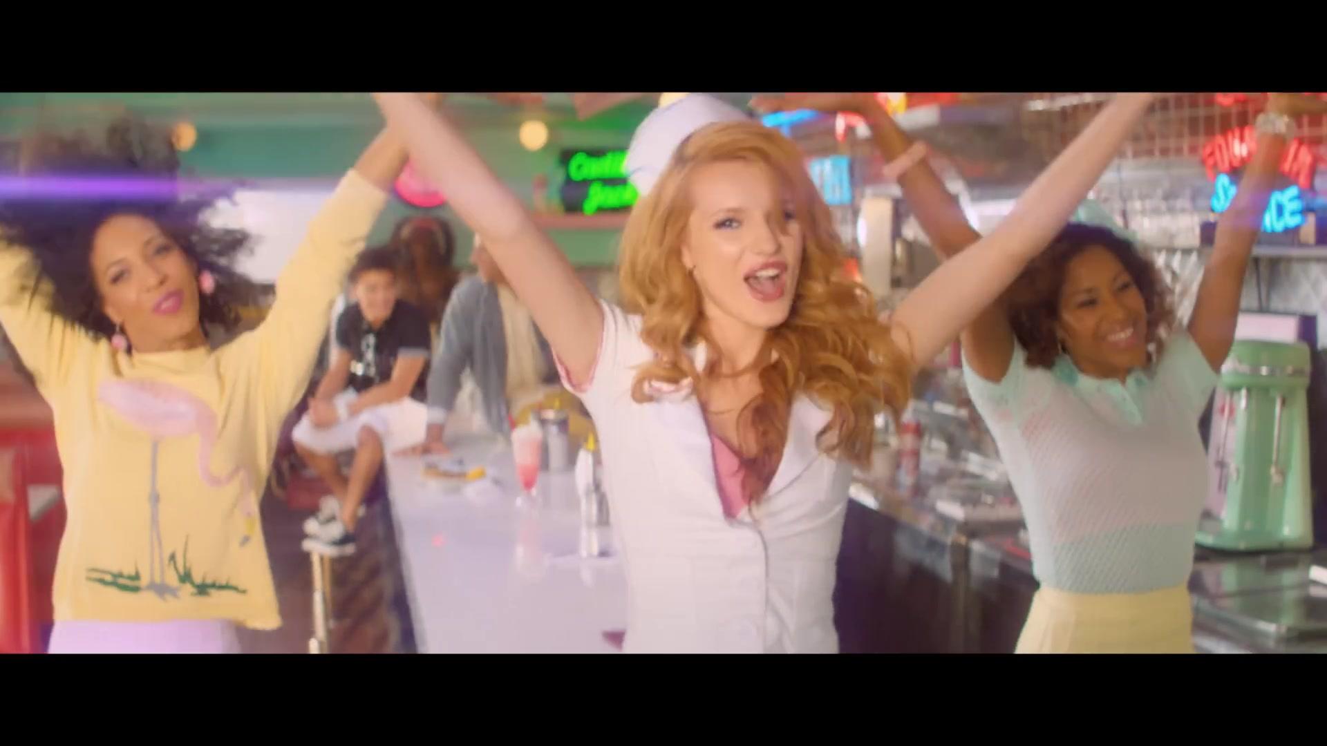 bellathornedaily_callitwhatever_screencaps_000248.jpg