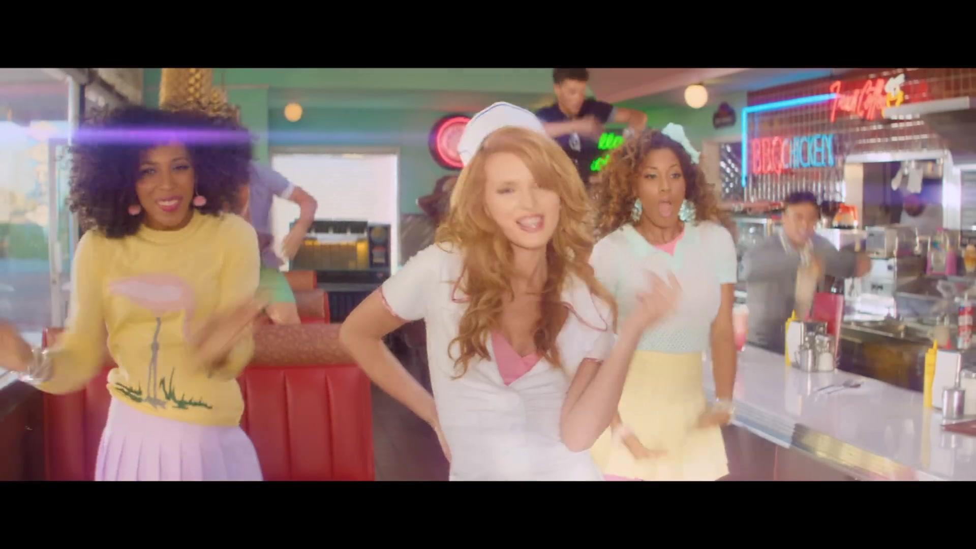 bellathornedaily_callitwhatever_screencaps_000301.jpg