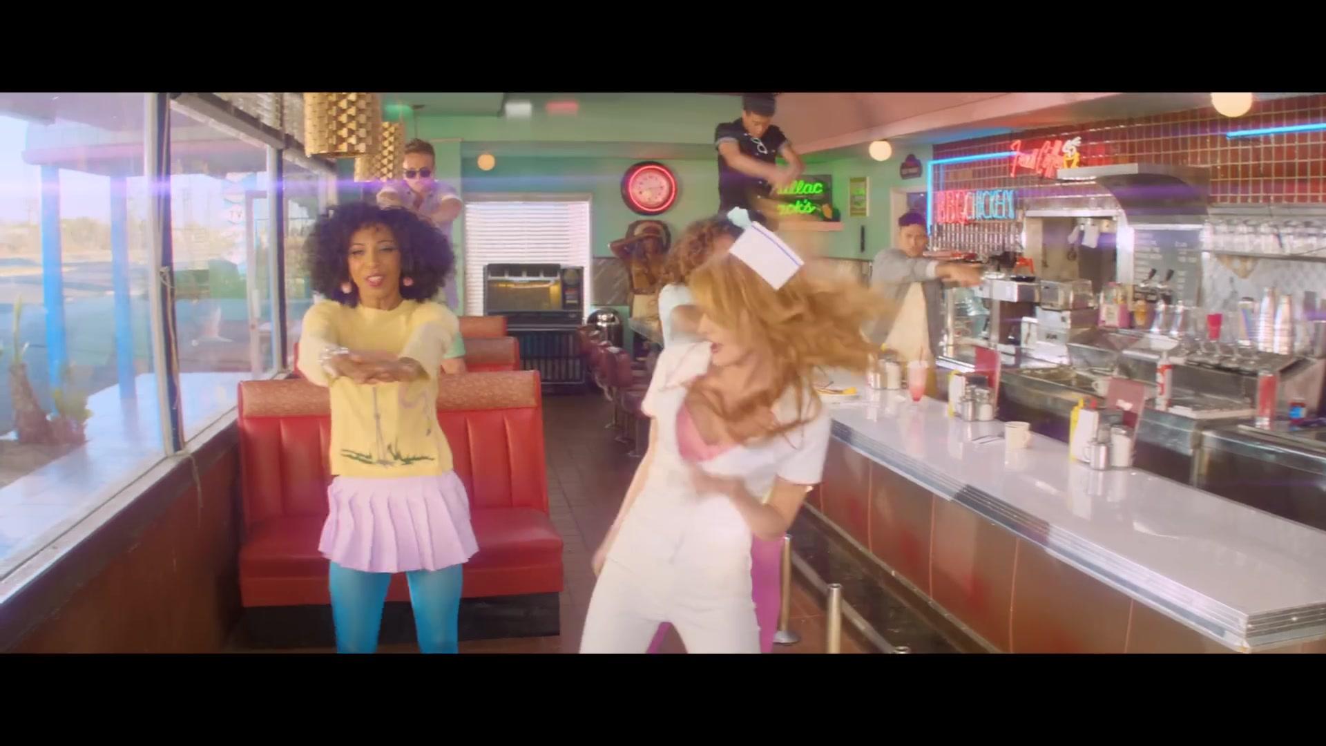 bellathornedaily_callitwhatever_screencaps_000304.jpg