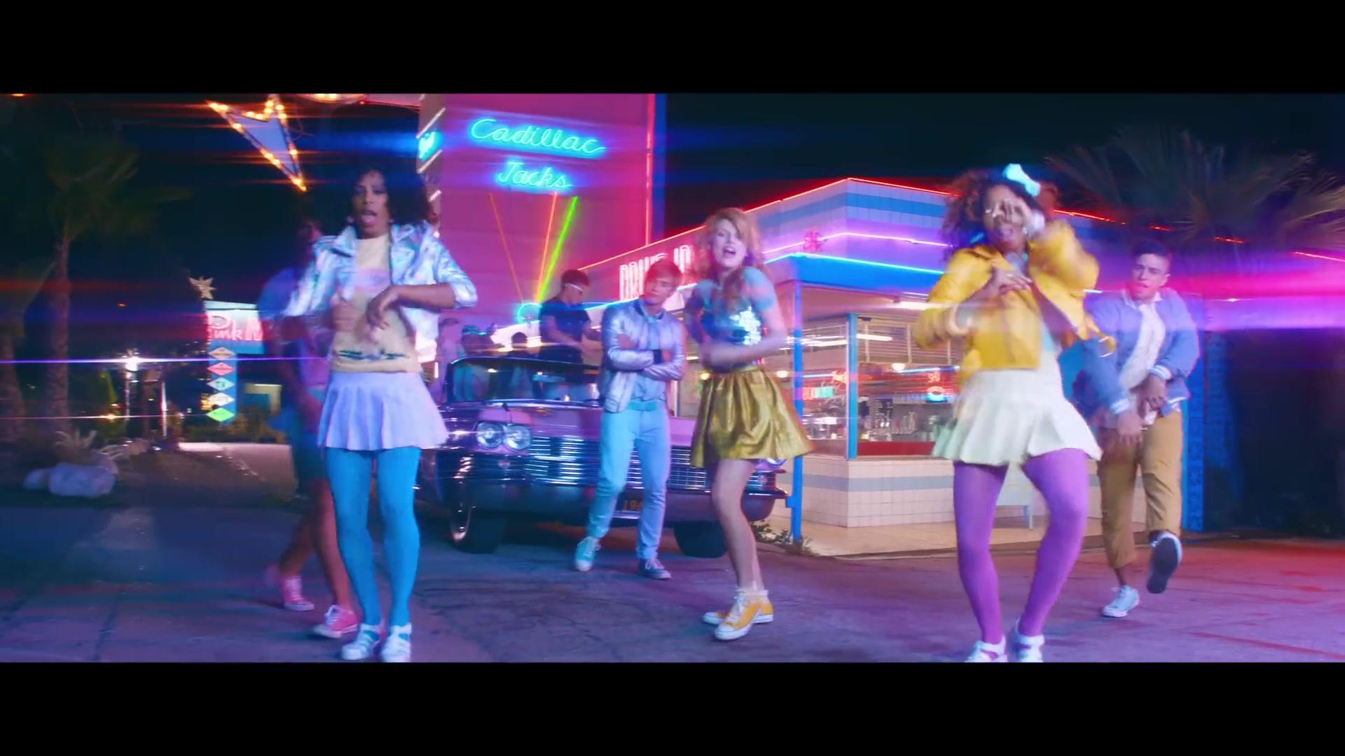 bellathornedaily_callitwhatever_screencaps_000414.jpg