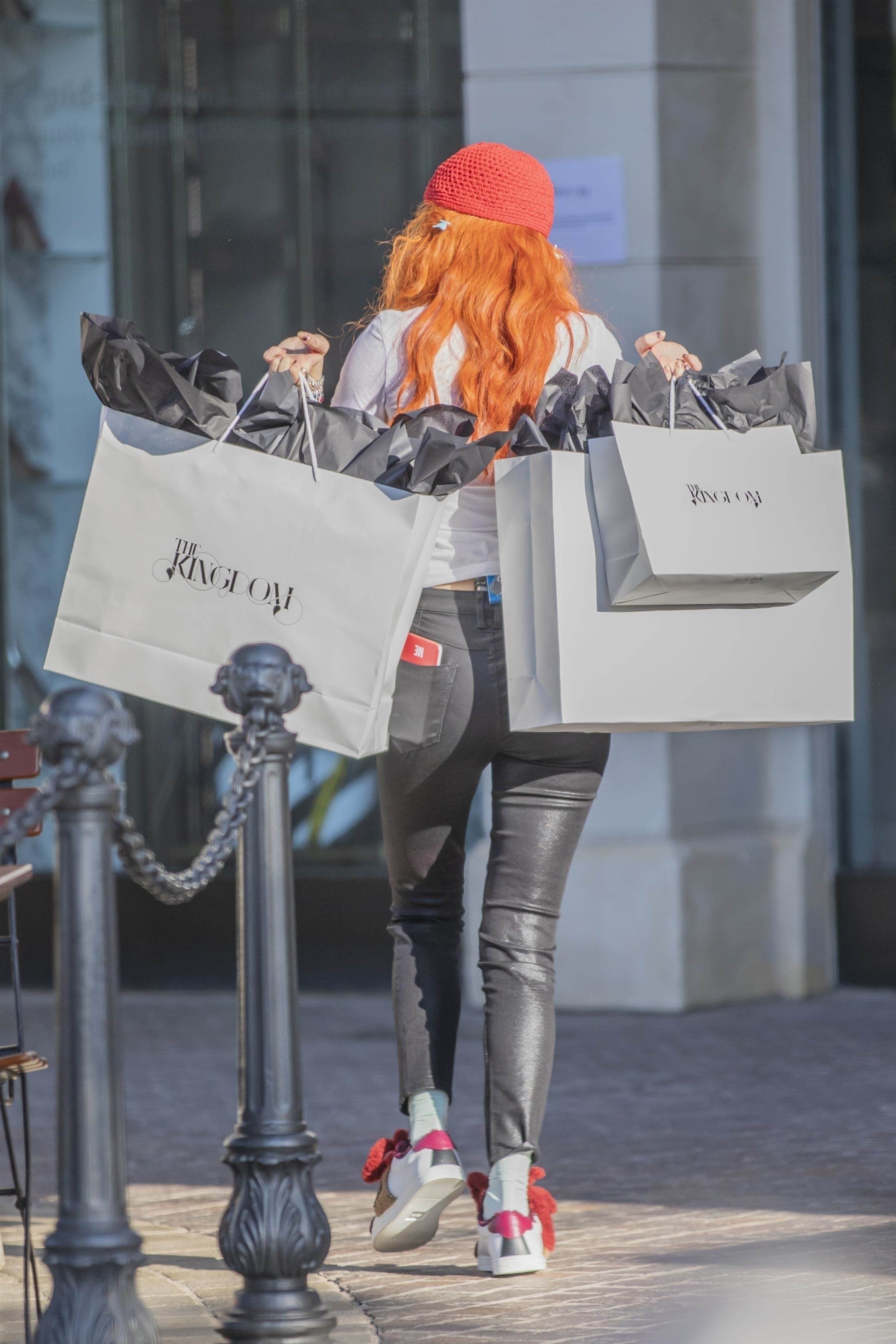 bellathornedaily_droppincash_set_sept18_281329.jpg