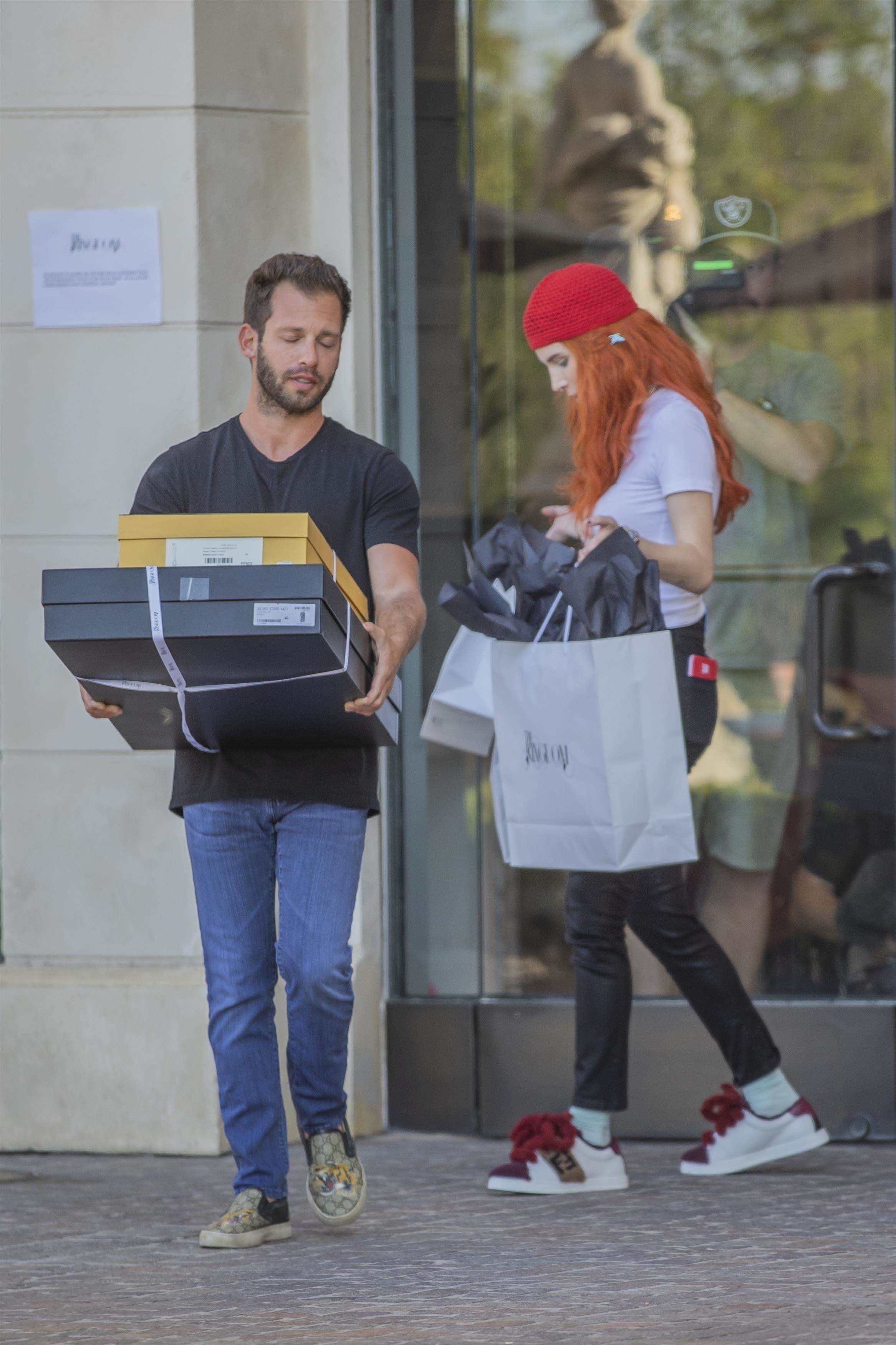bellathornedaily_droppincash_set_sept18_28229.jpg bellathornedaily_droppincash_set_sept18_28229.jpg