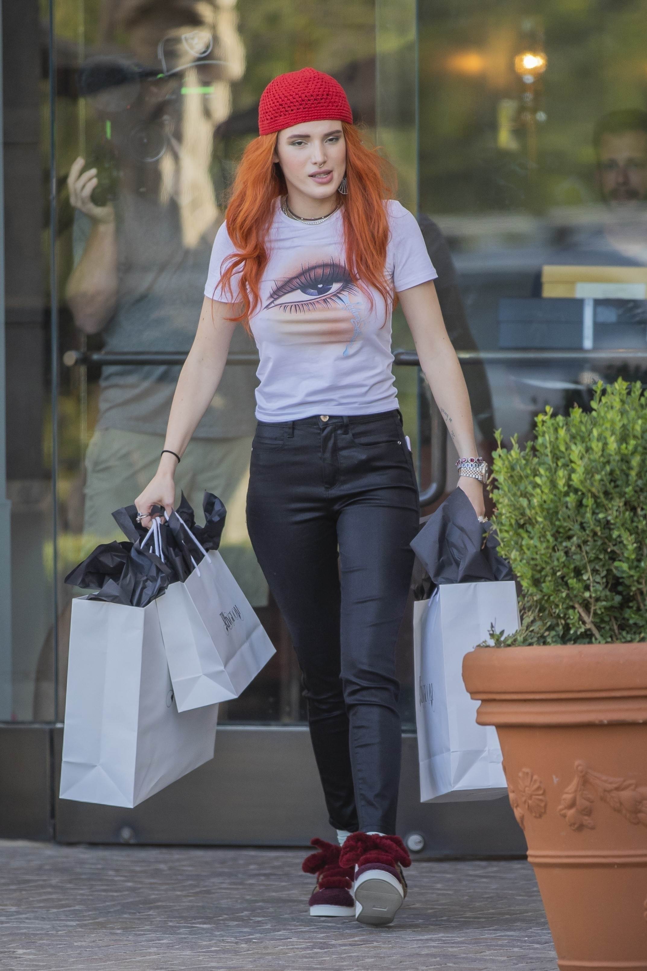 bellathornedaily_droppincash_set_sept18_283529.jpg