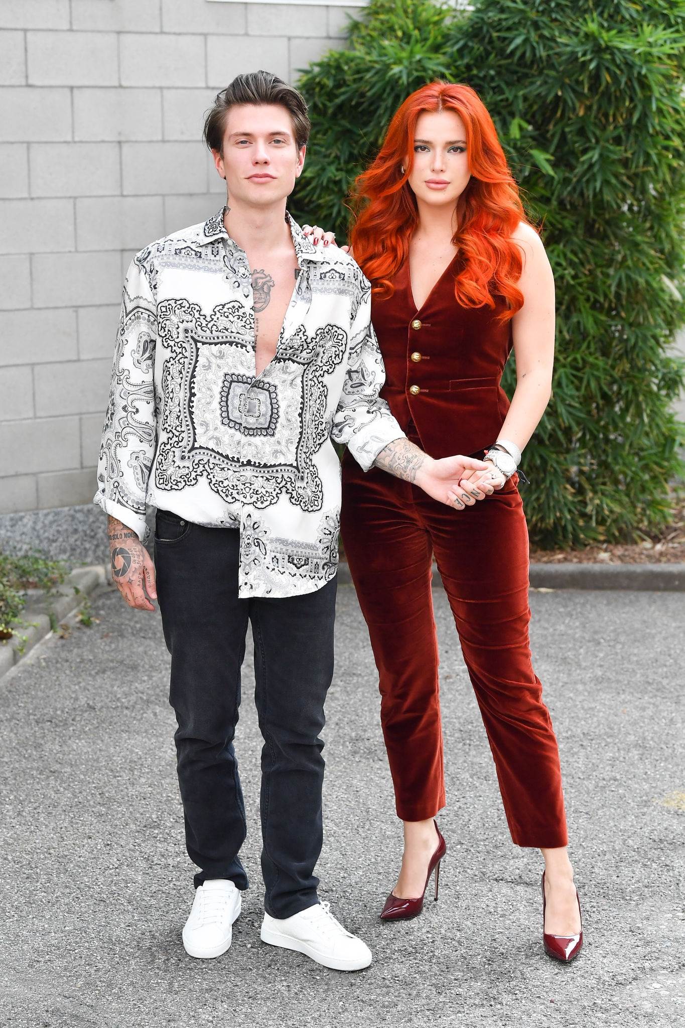 bellathornedaily_efronfashion_fw_milan_outside_28629.jpg
