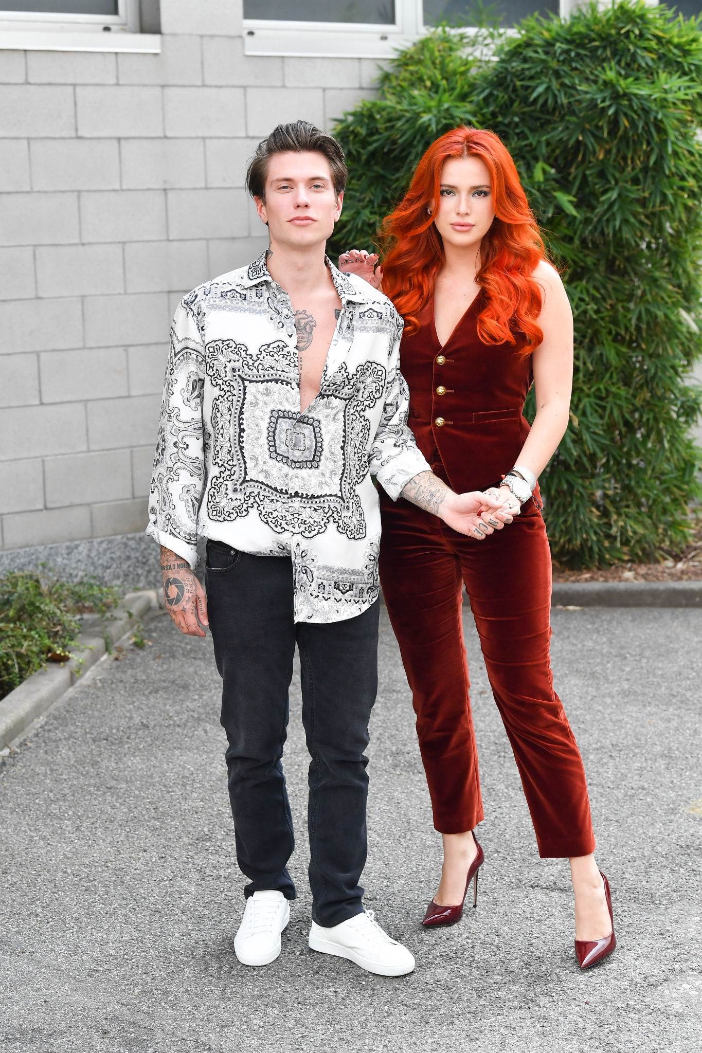 bellathornedaily_efronfashion_fw_milan_outside_28829.jpg
