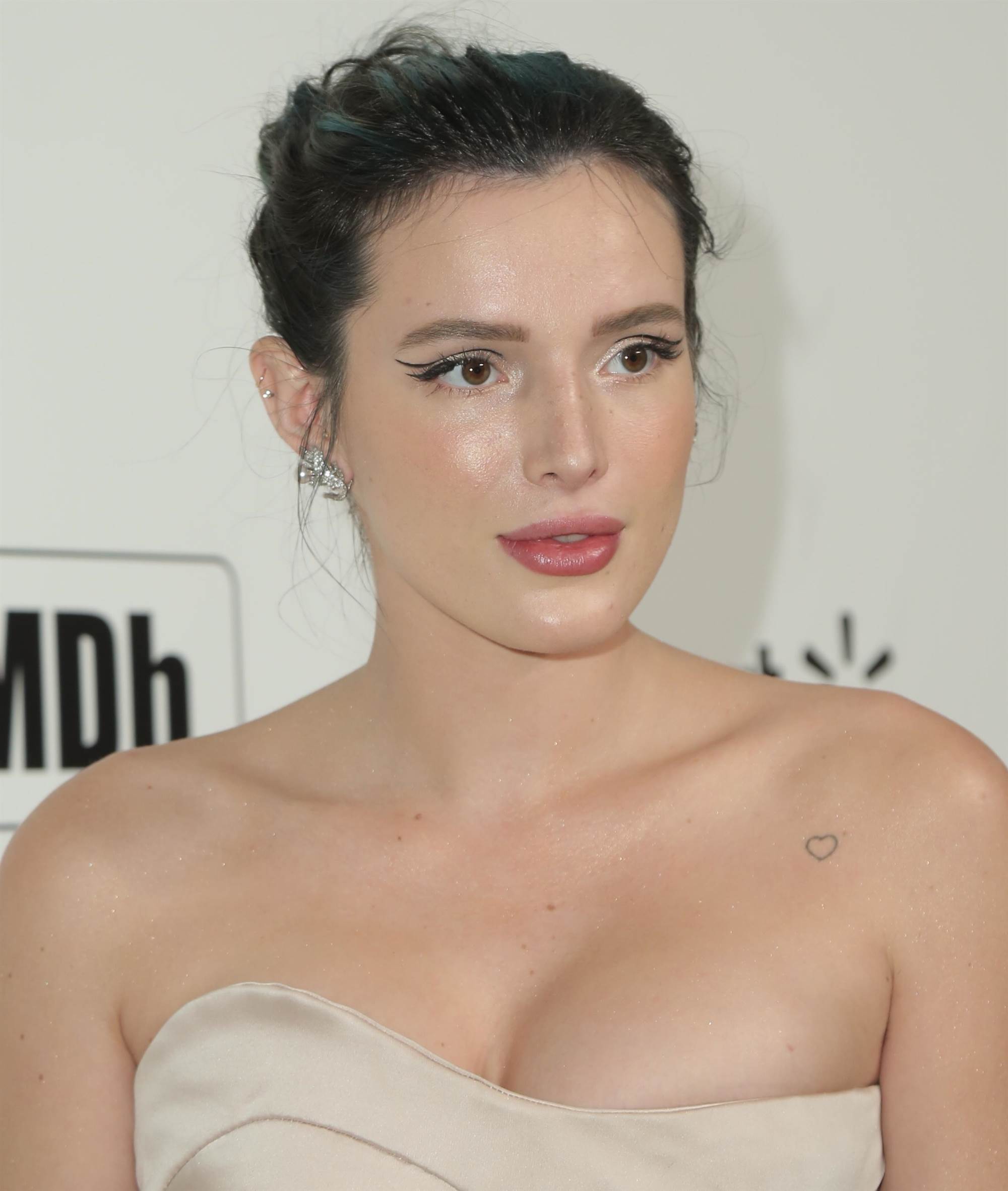 bellathornedaily_eltonviewingparty_arrivals_28129.jpg