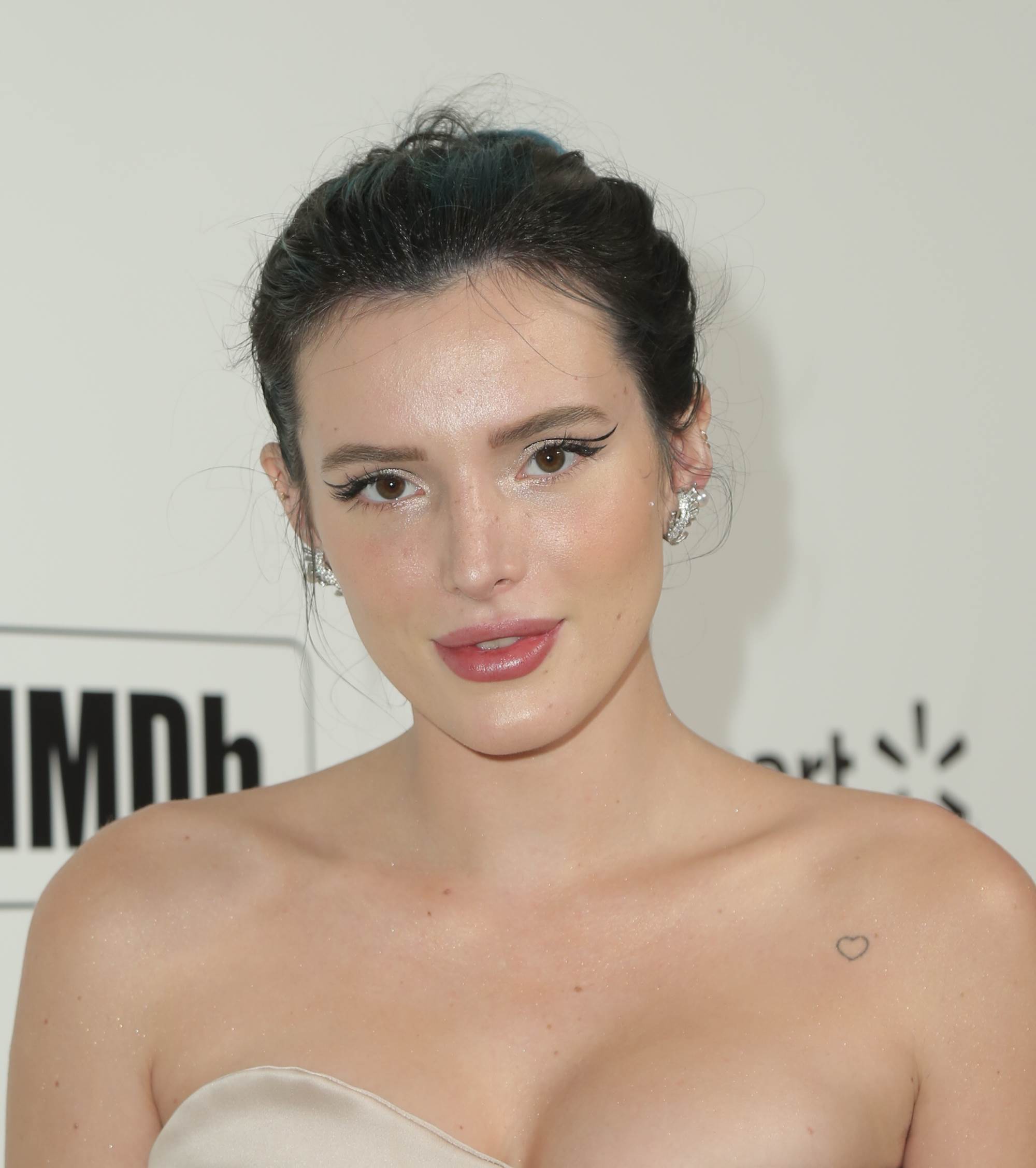 bellathornedaily_eltonviewingparty_arrivals_281429.jpg