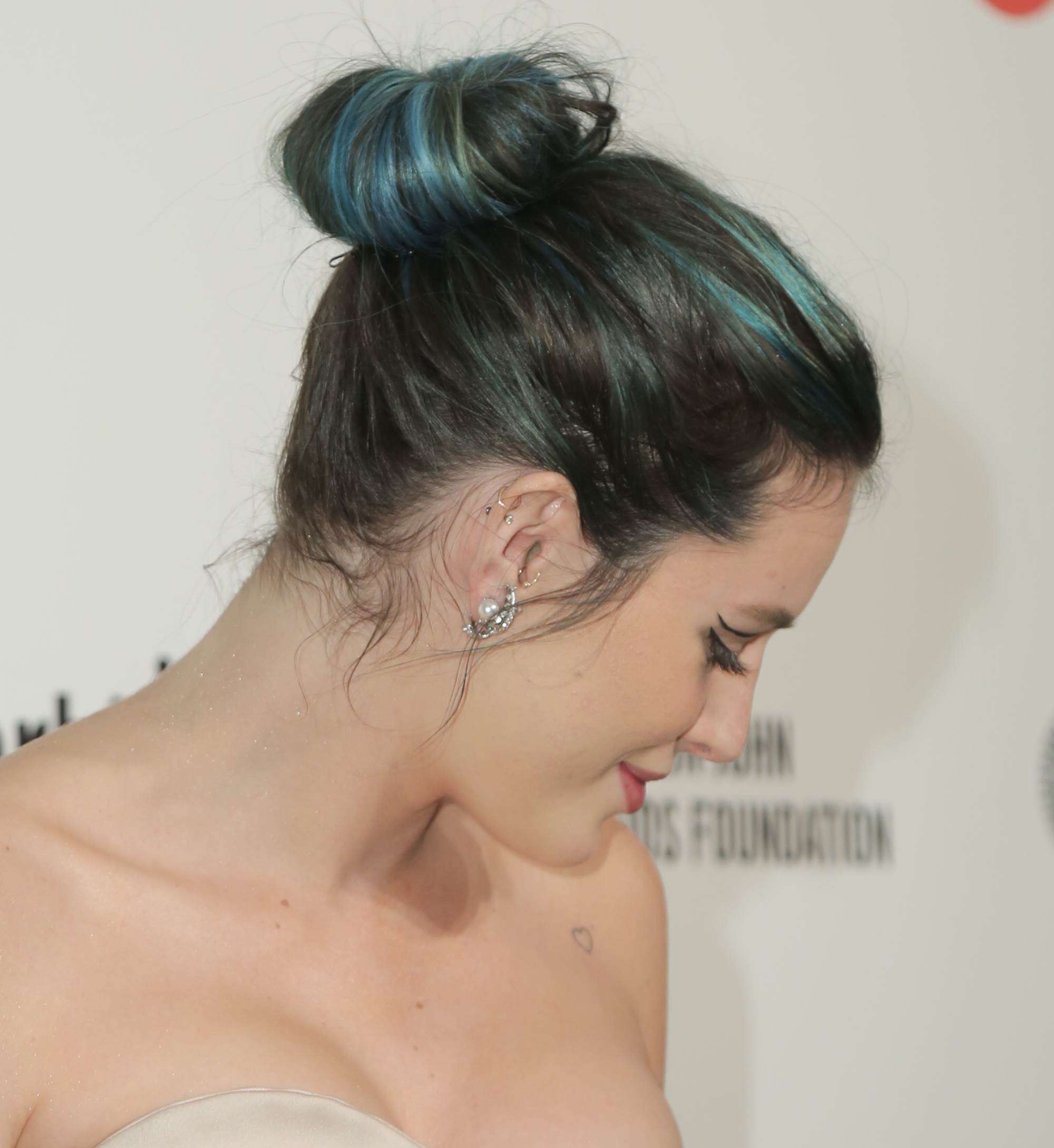 bellathornedaily_eltonviewingparty_arrivals_282229.jpg