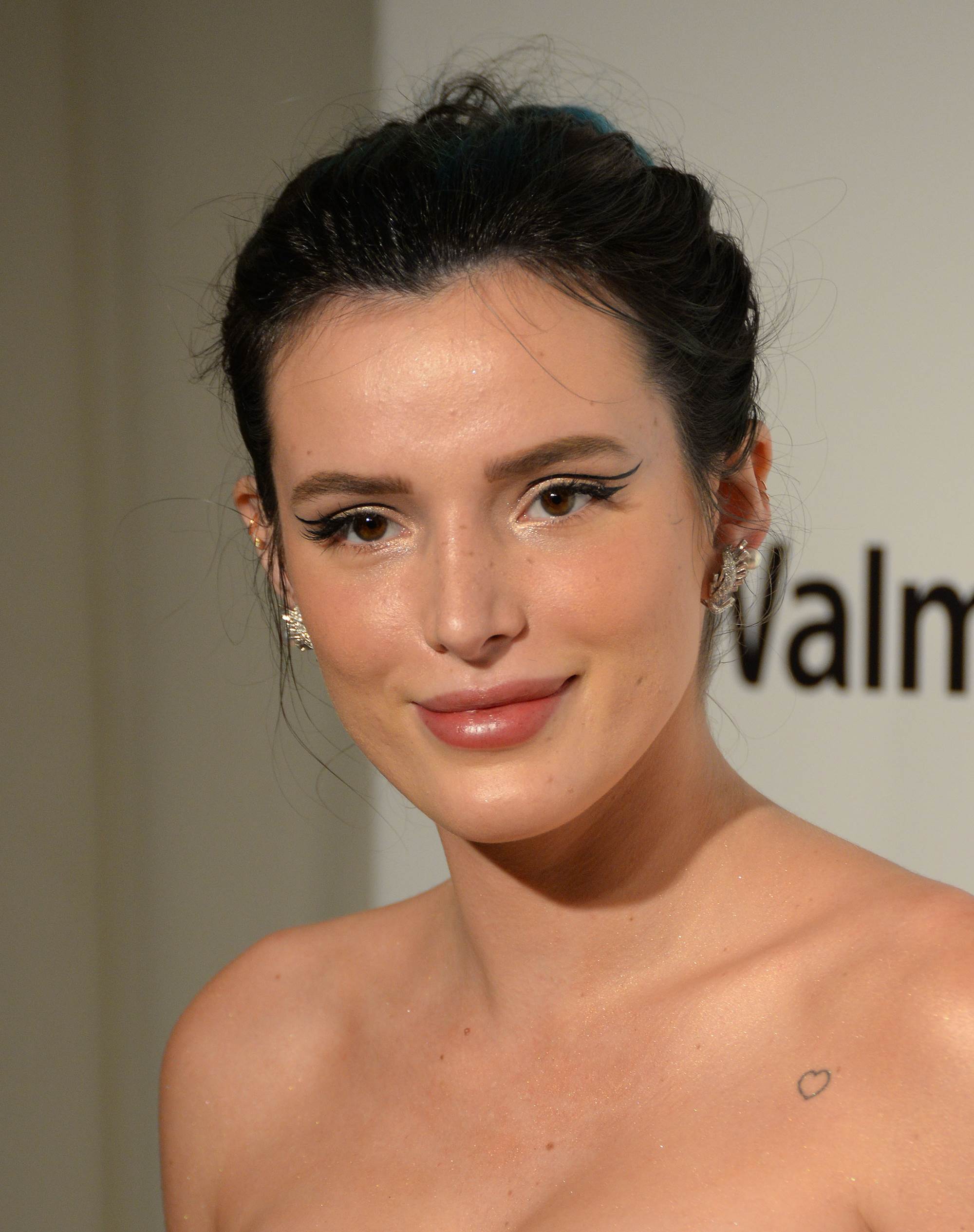 bellathornedaily_eltonviewingparty_arrivals_28829.jpg
