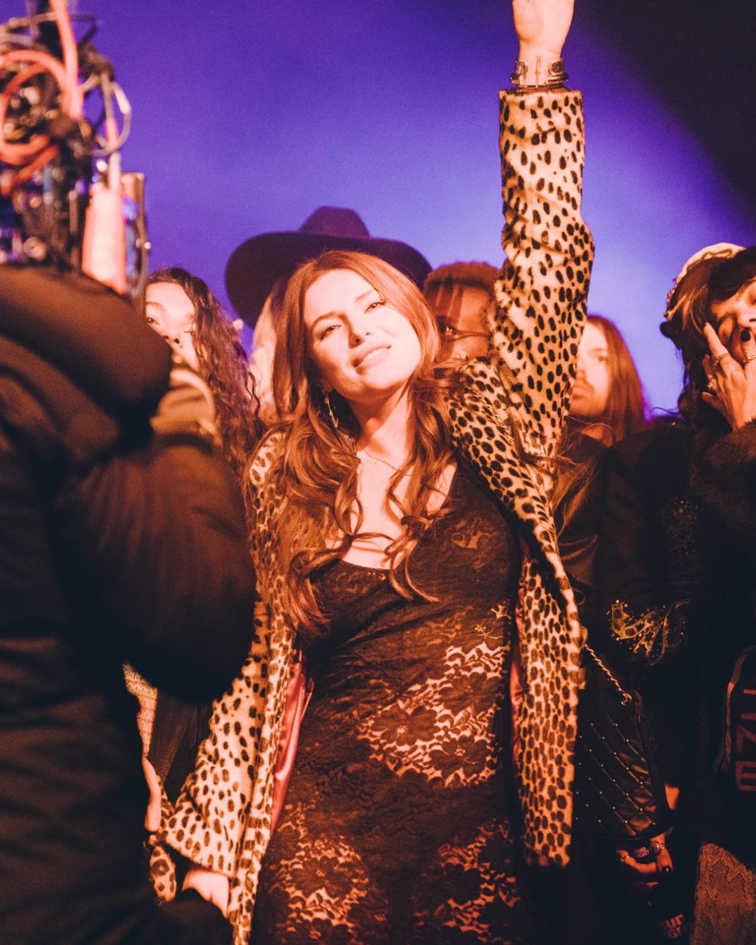 bellathornedaily_findyourfriends_bts_28129.jpg