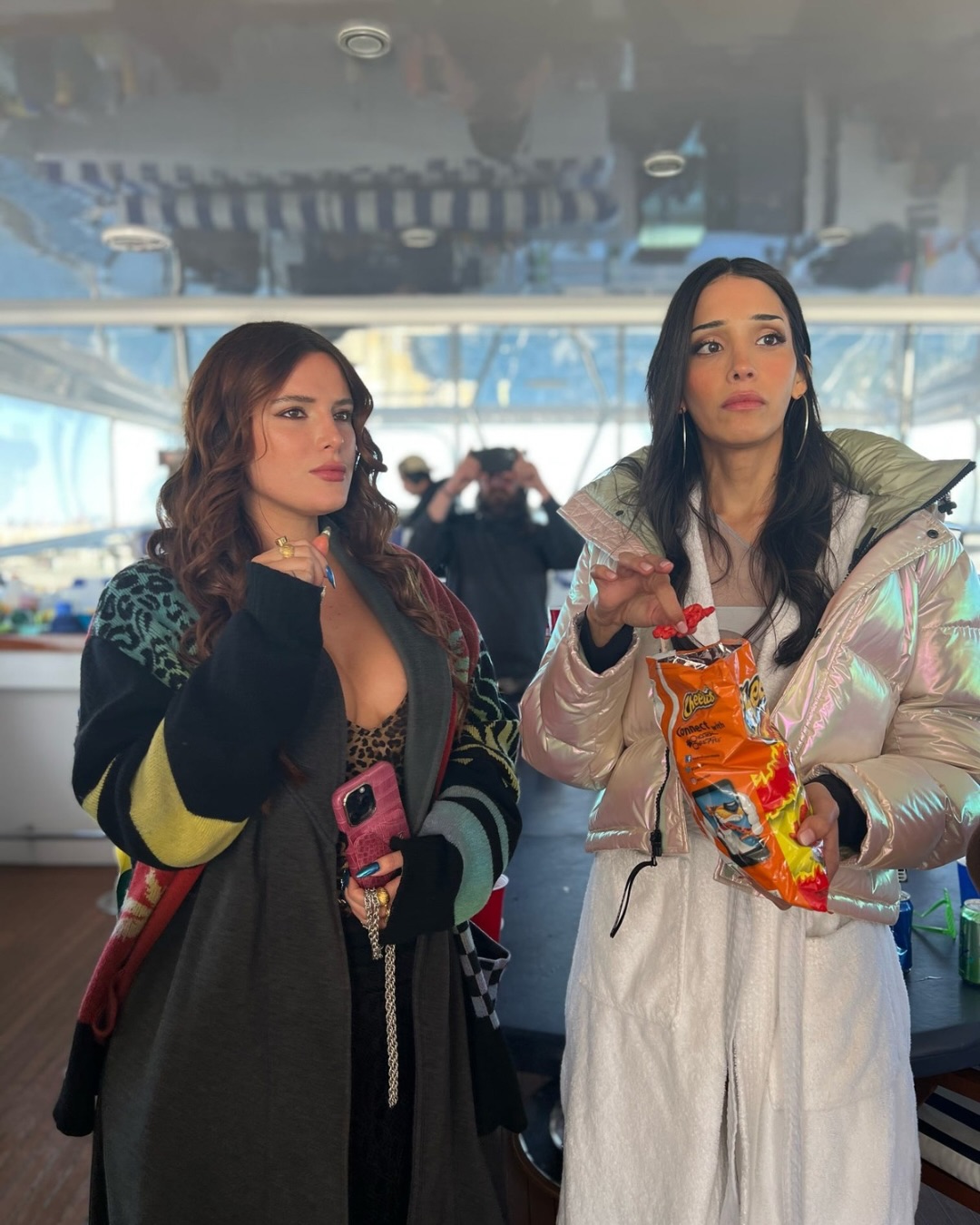 bellathornedaily_findyourfriends_bts_28229.jpg
