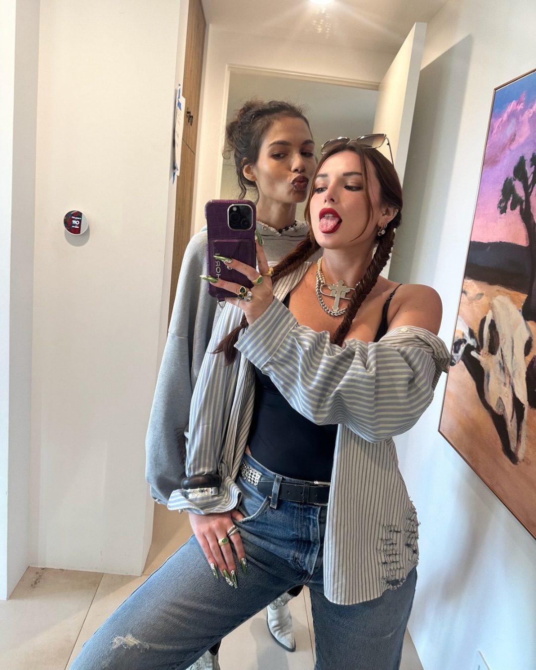 bellathornedaily_findyourfriends_bts_28329.jpg