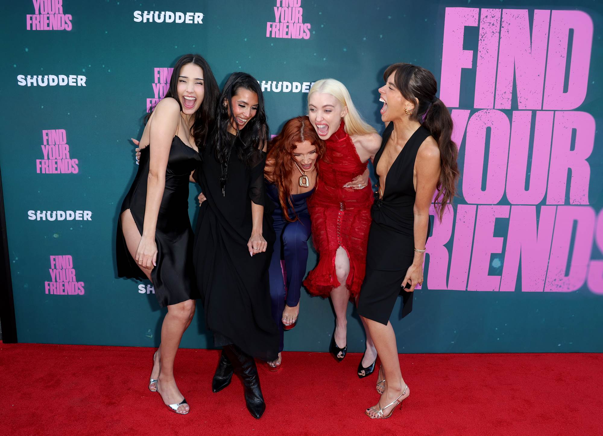 bellathornedaily_findyourfriendslapremiere_arrivals_2810329.jpg