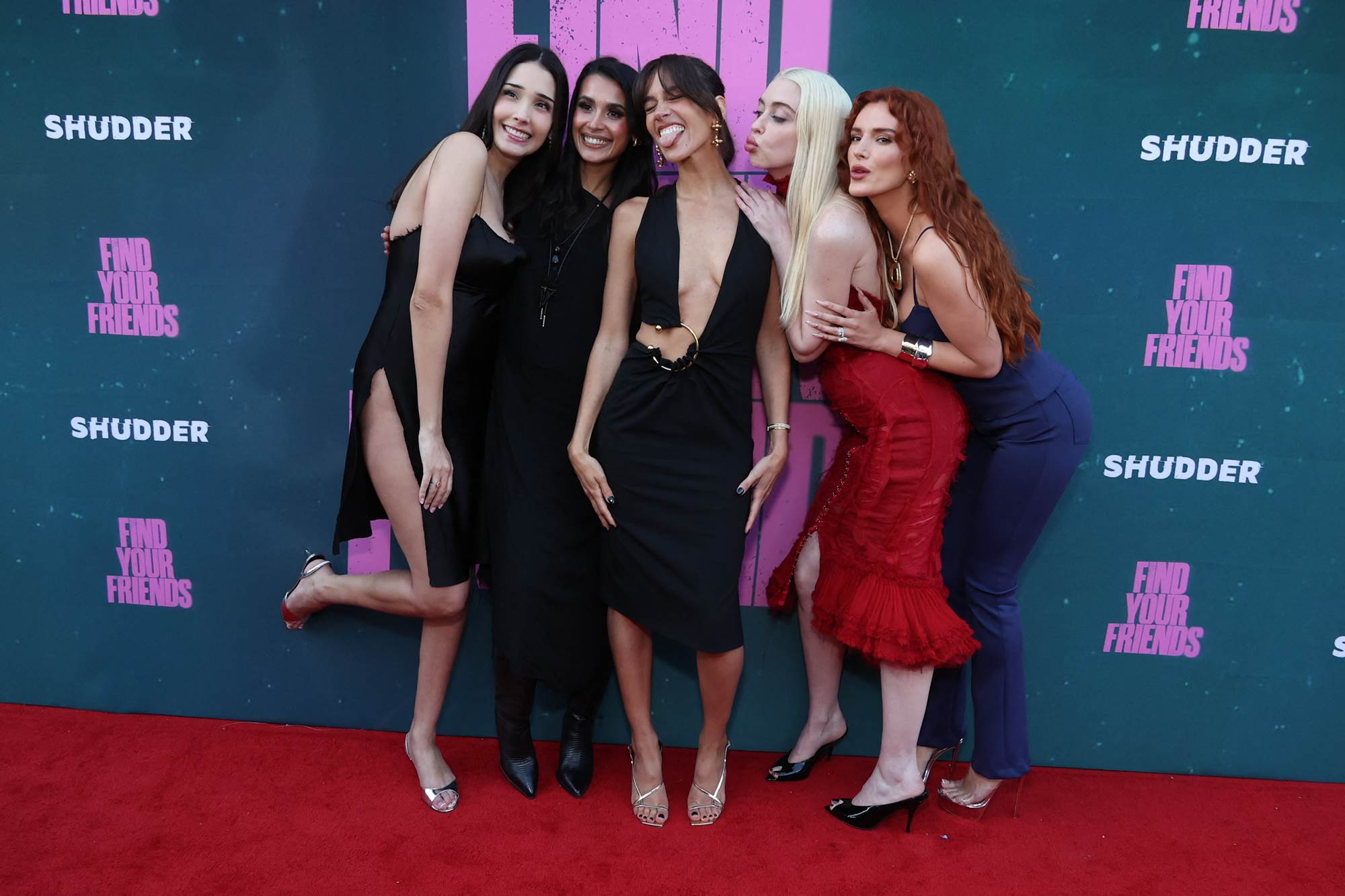 bellathornedaily_findyourfriendslapremiere_arrivals_2811229.jpg