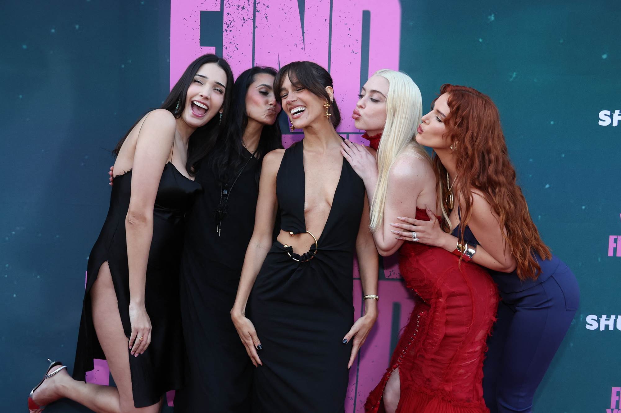 bellathornedaily_findyourfriendslapremiere_arrivals_2811429.jpg