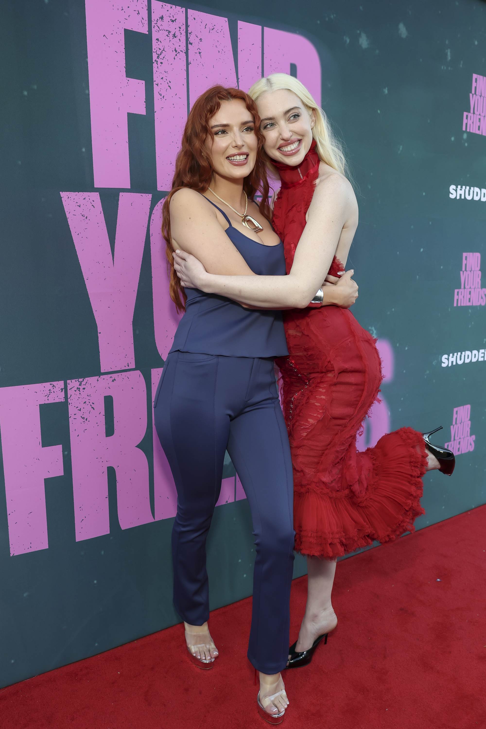 bellathornedaily_findyourfriendslapremiere_arrivals_289029.jpg