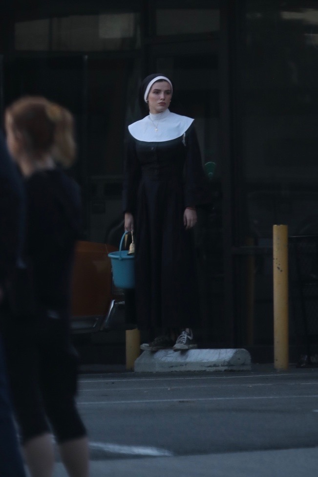 bellathornedaily_habit_filming_feb2020_281629.jpg bellathornedaily_habit_filming_feb2020_281629.jpg