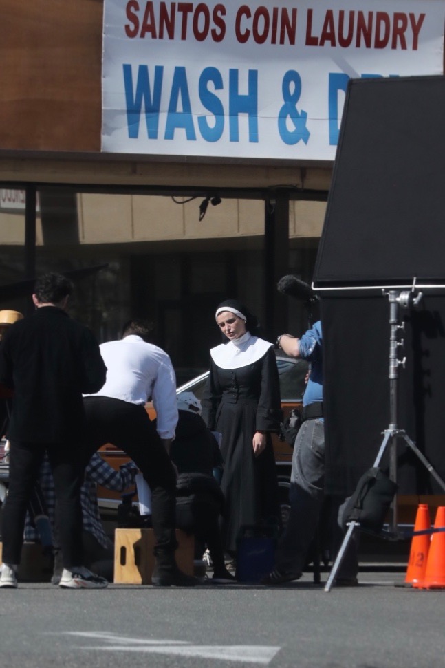 bellathornedaily_habit_filming_feb2020_28429.jpg