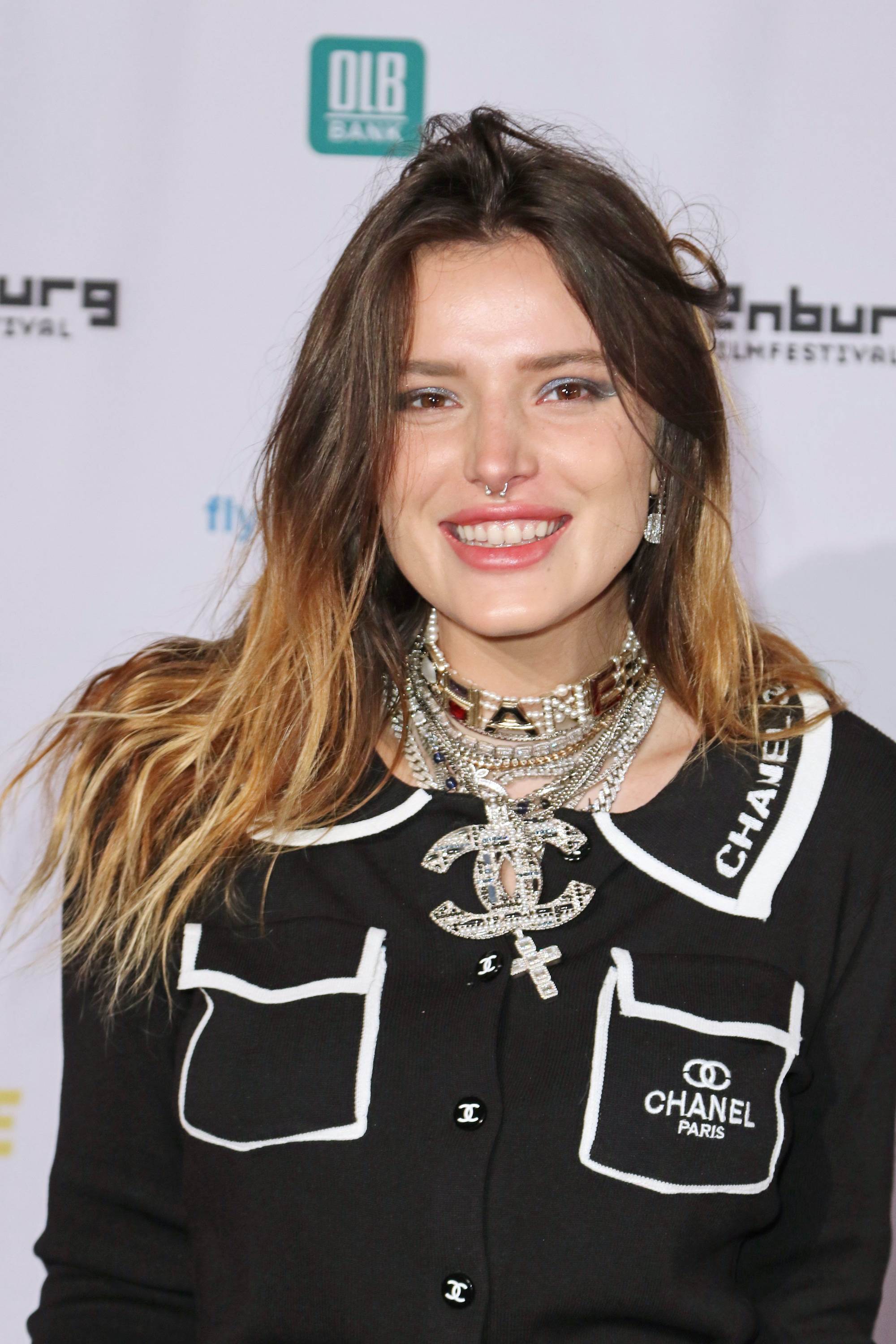bellathornedaily_himherpremiere_germany_281129.jpg