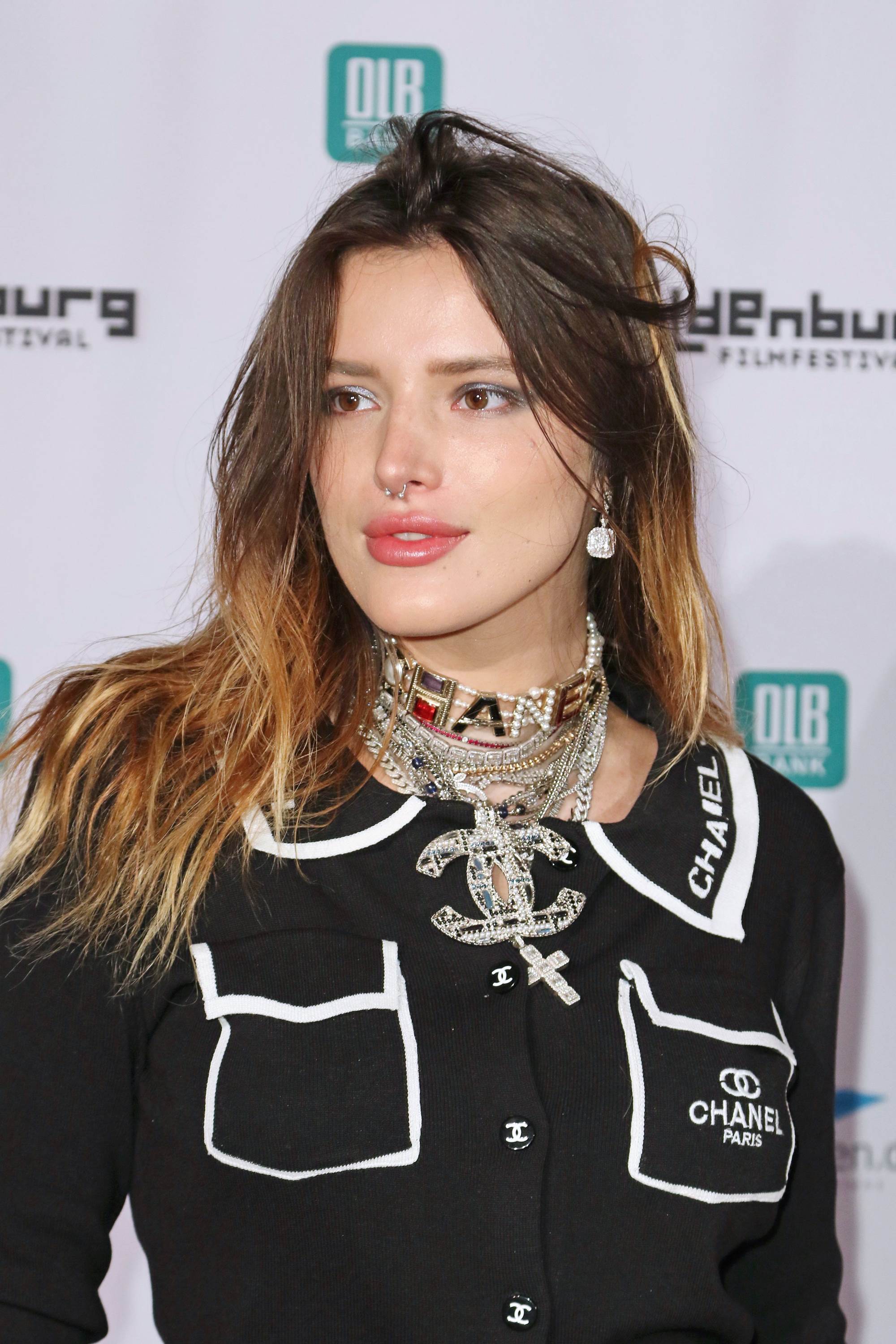 bellathornedaily_himherpremiere_germany_281229.jpg