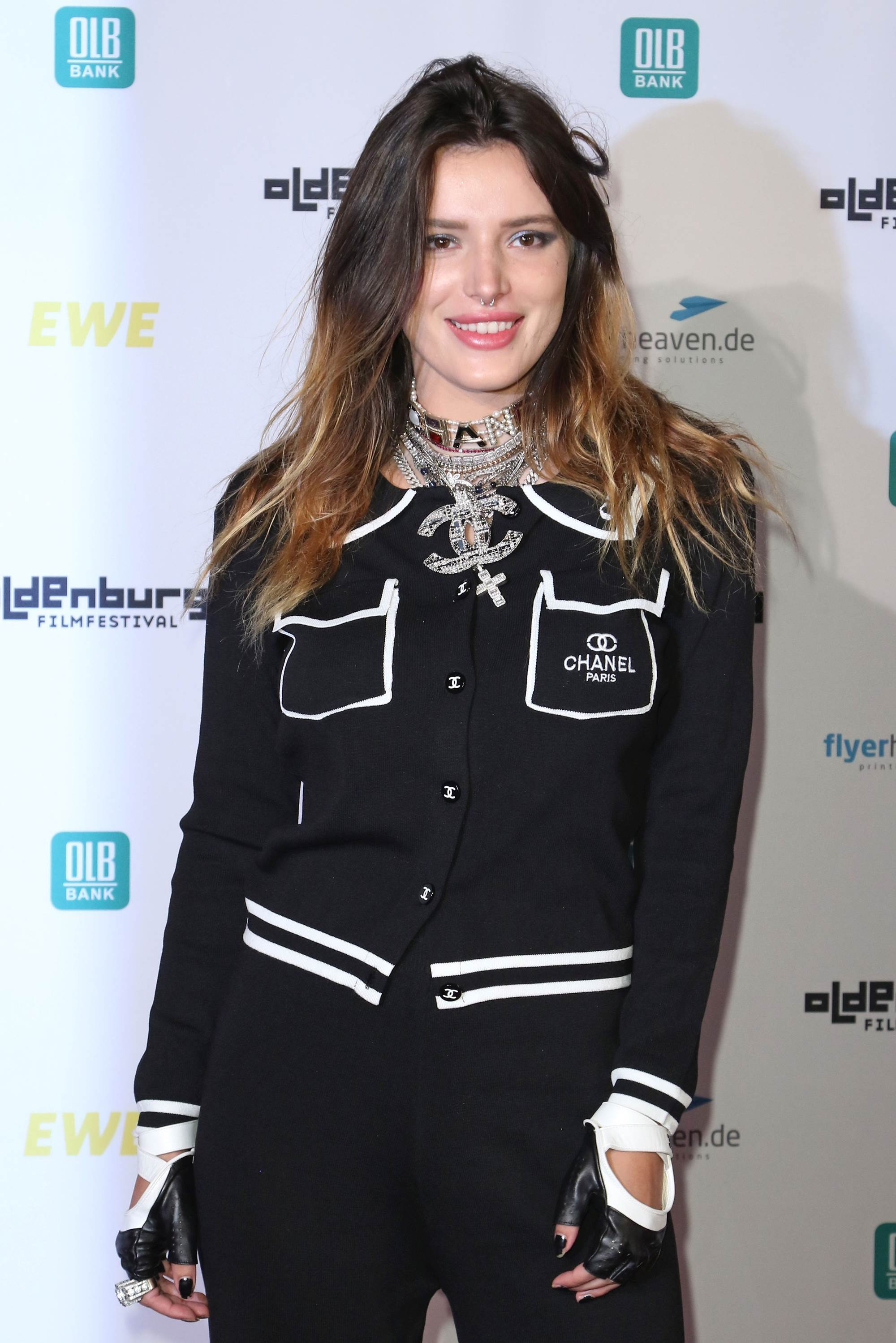 bellathornedaily_himherpremiere_germany_281429.jpg