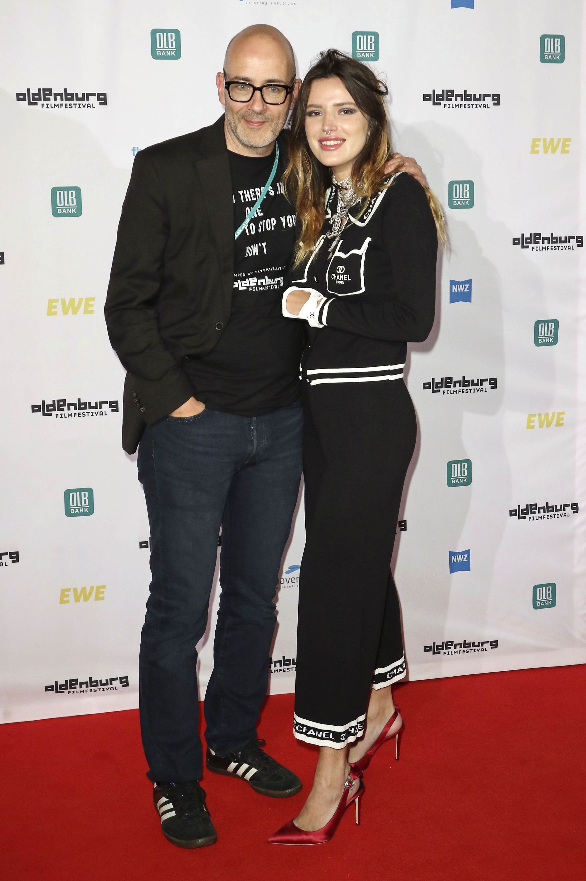 bellathornedaily_himherpremiere_germany_281829.jpg