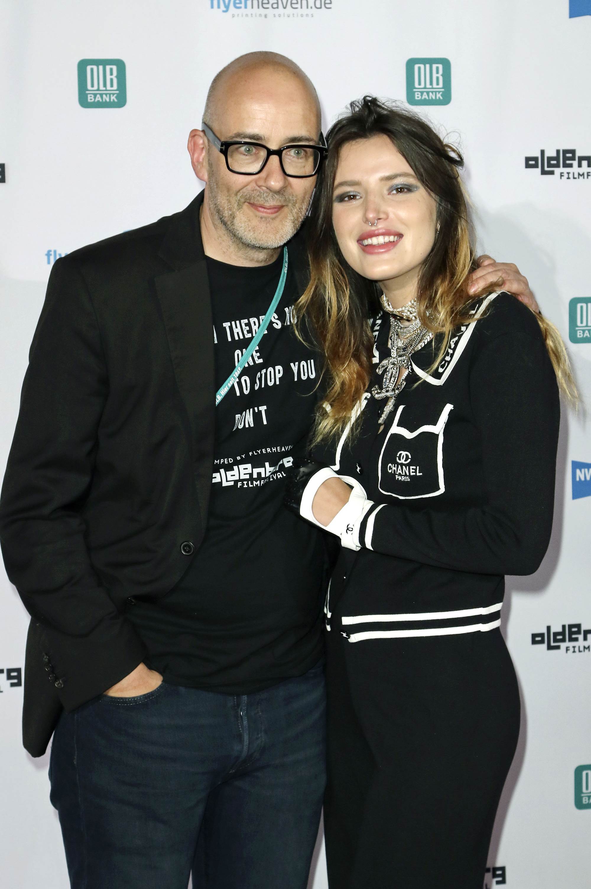 bellathornedaily_himherpremiere_germany_282029.jpg