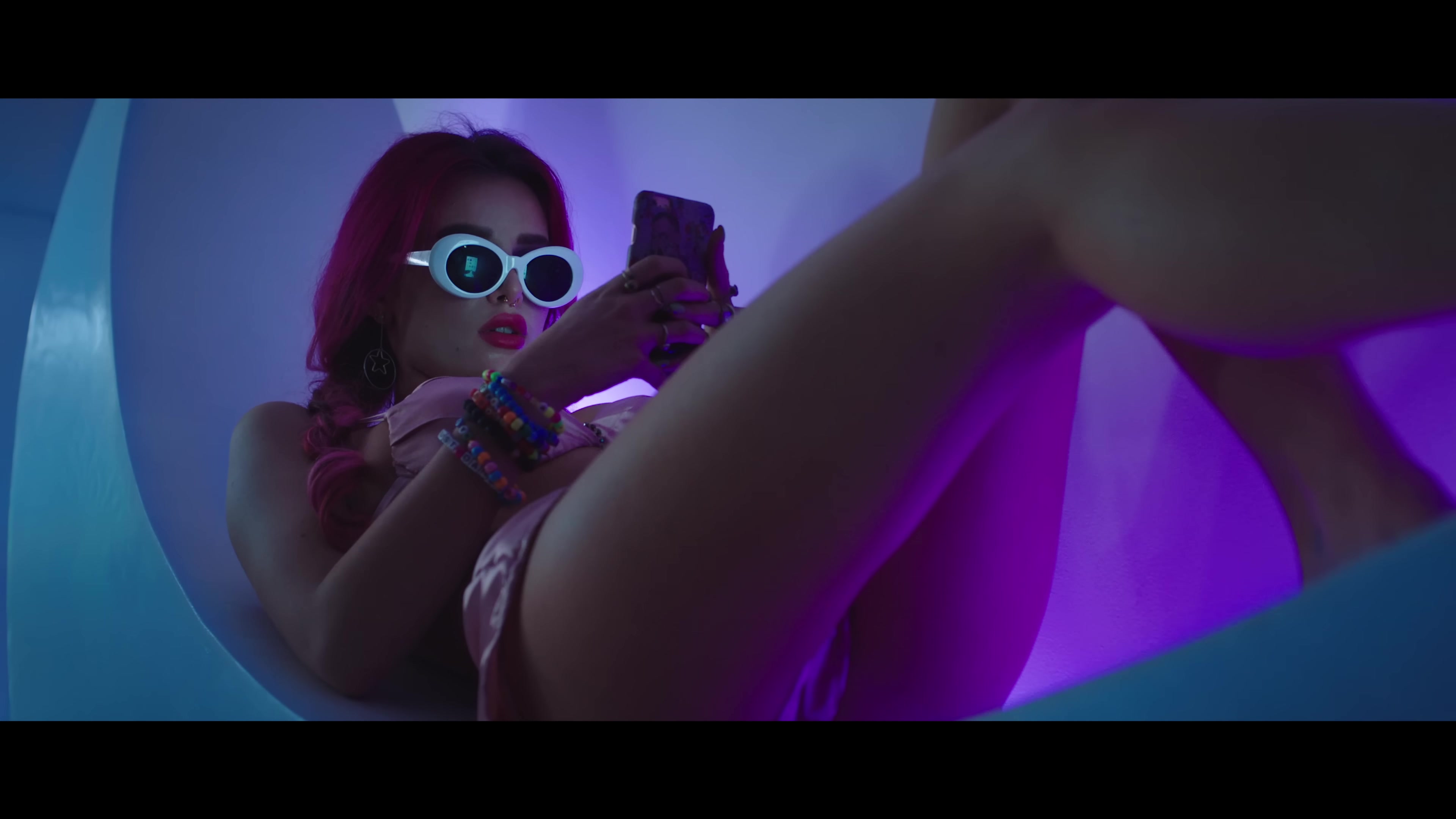 bellathornedaily_justcall_mv_000027.jpg