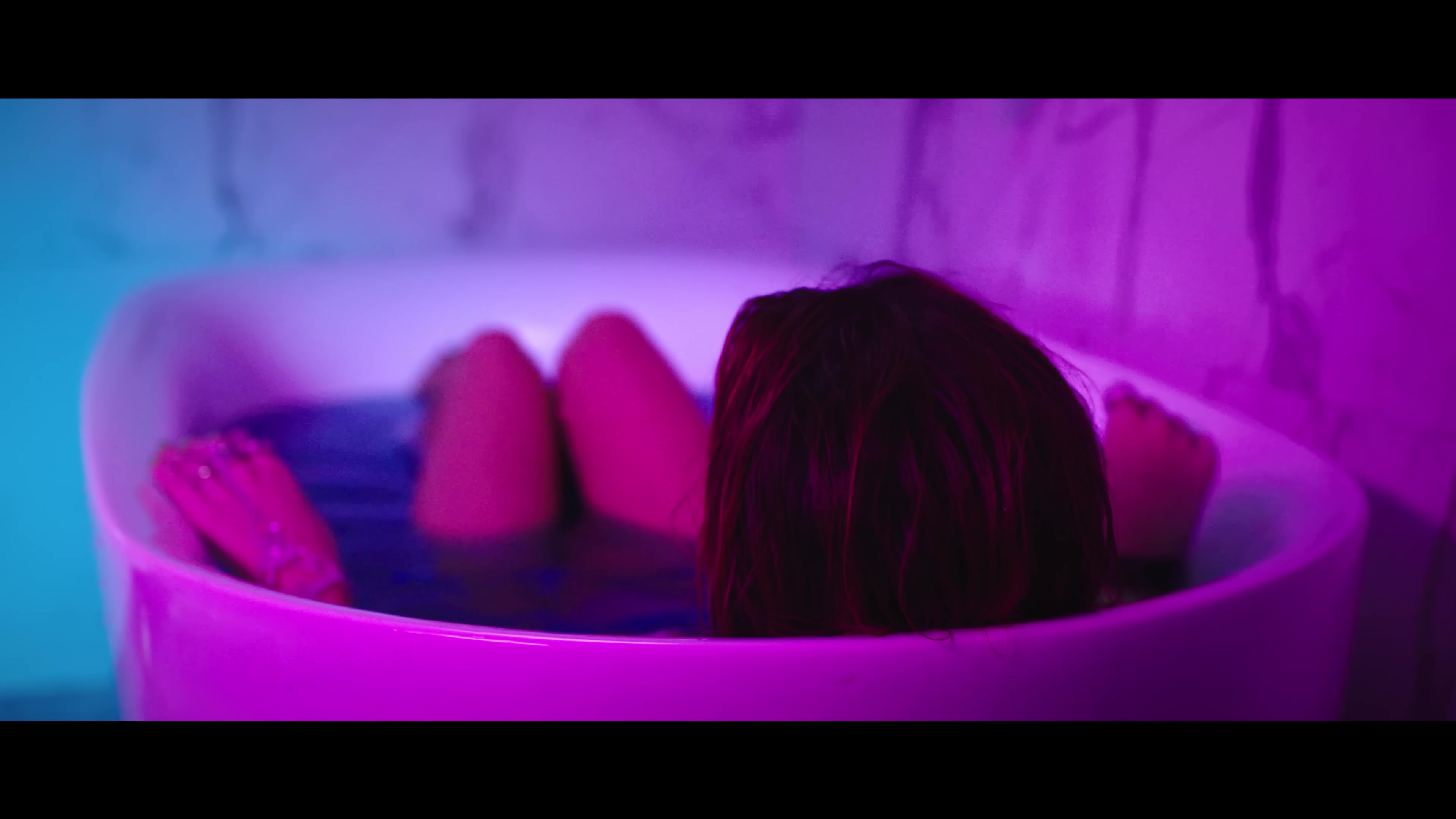 bellathornedaily_justcall_mv_000071.jpg