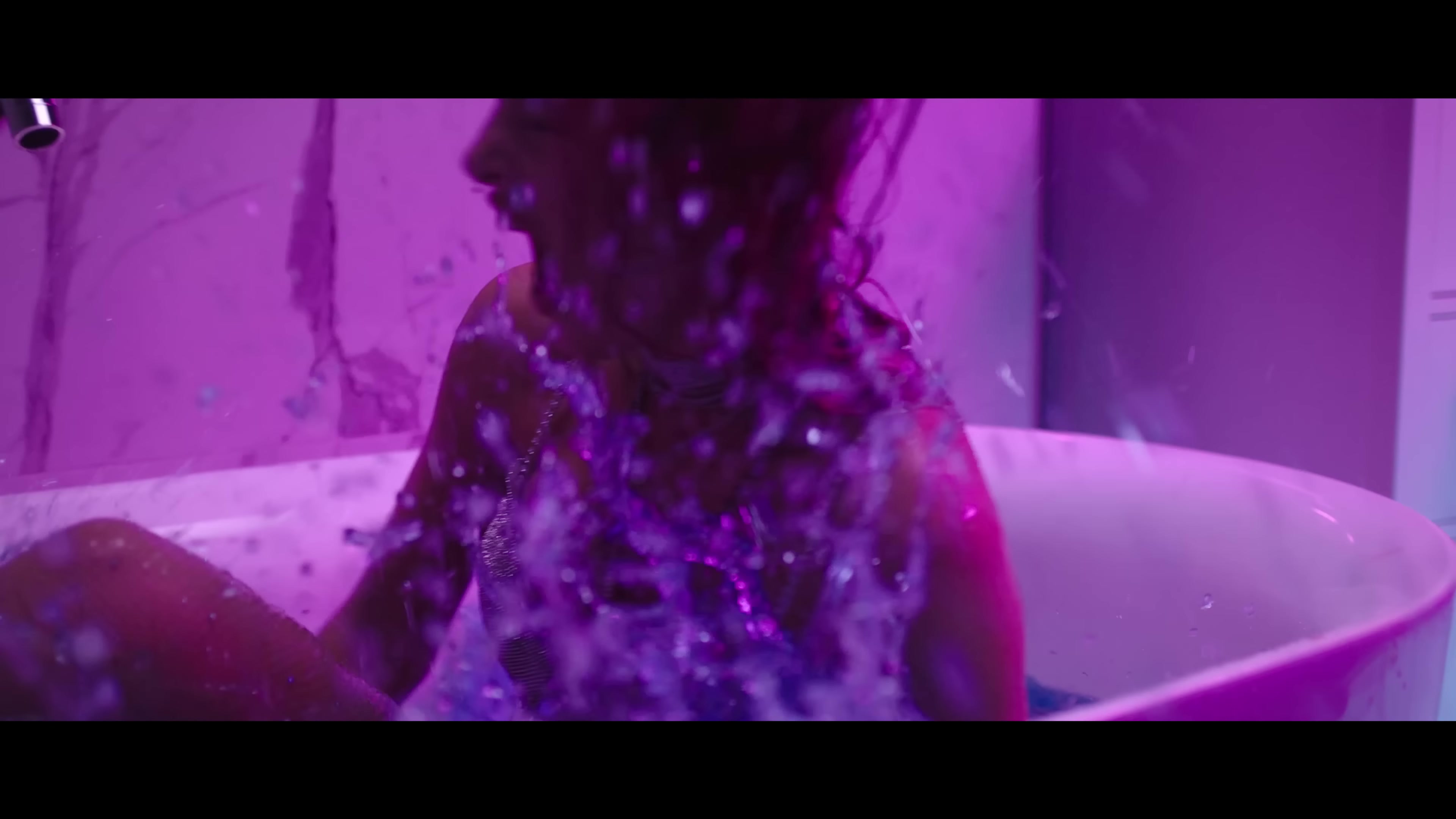 bellathornedaily_justcall_mv_000072.jpg