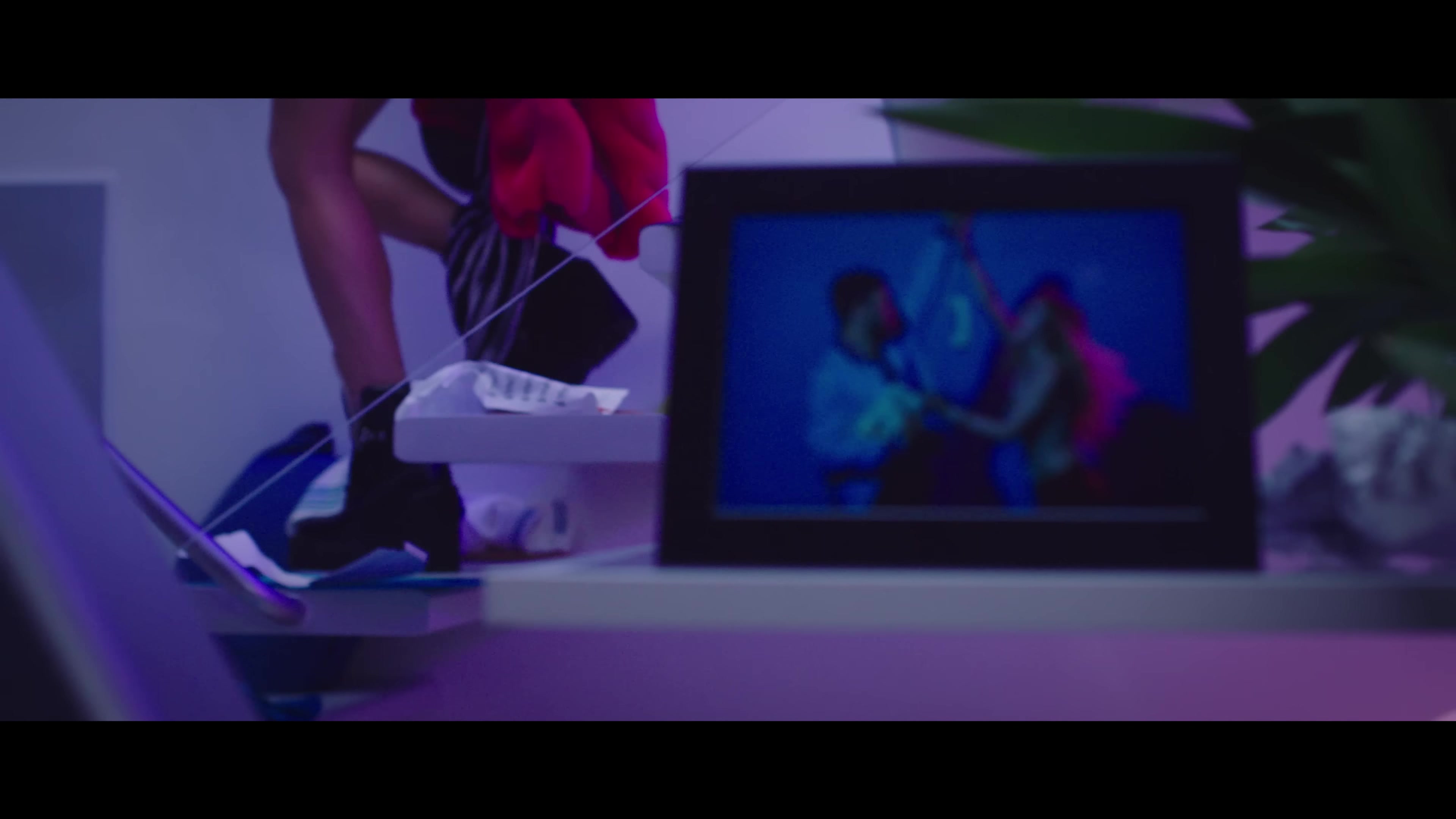 bellathornedaily_justcall_mv_000096.jpg