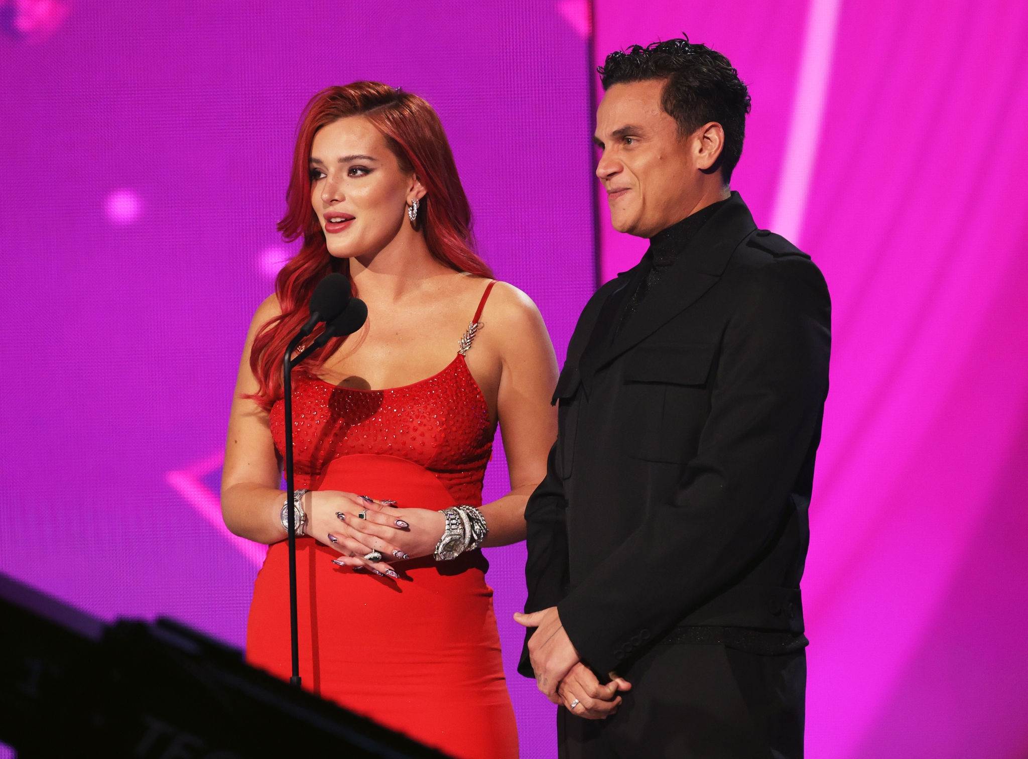 bellathornedaily_latingrammys_show_28129.jpg