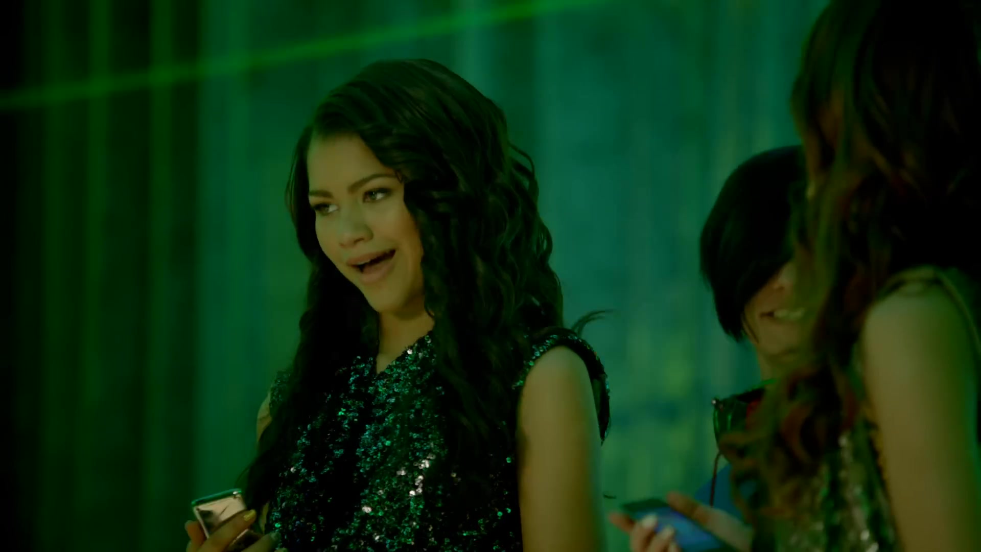 bellathornedaily_somethingtodancefor_ttylxox_mashup_mv_000010.jpg